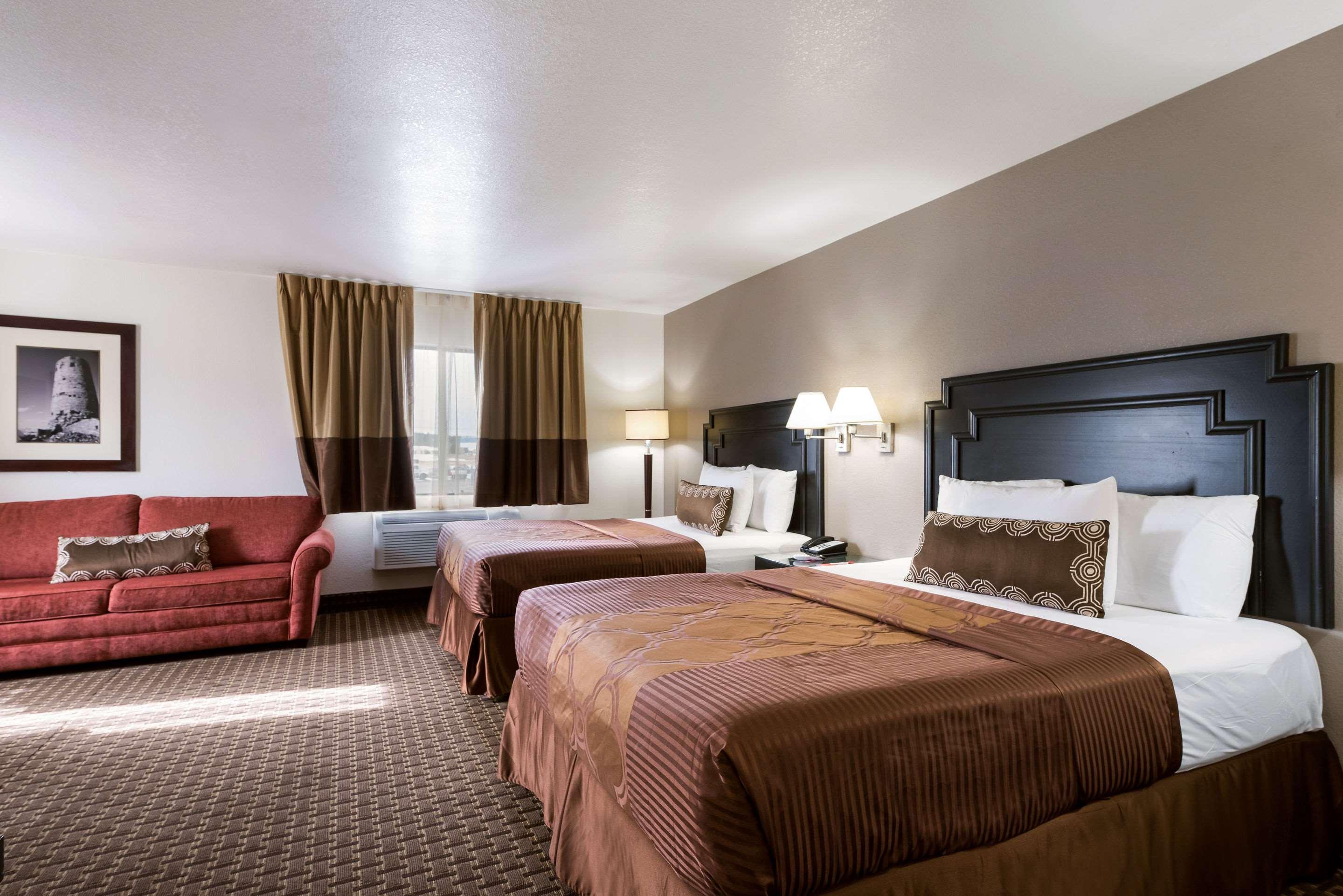 Econo Lodge Inn & Suites — photo 4
