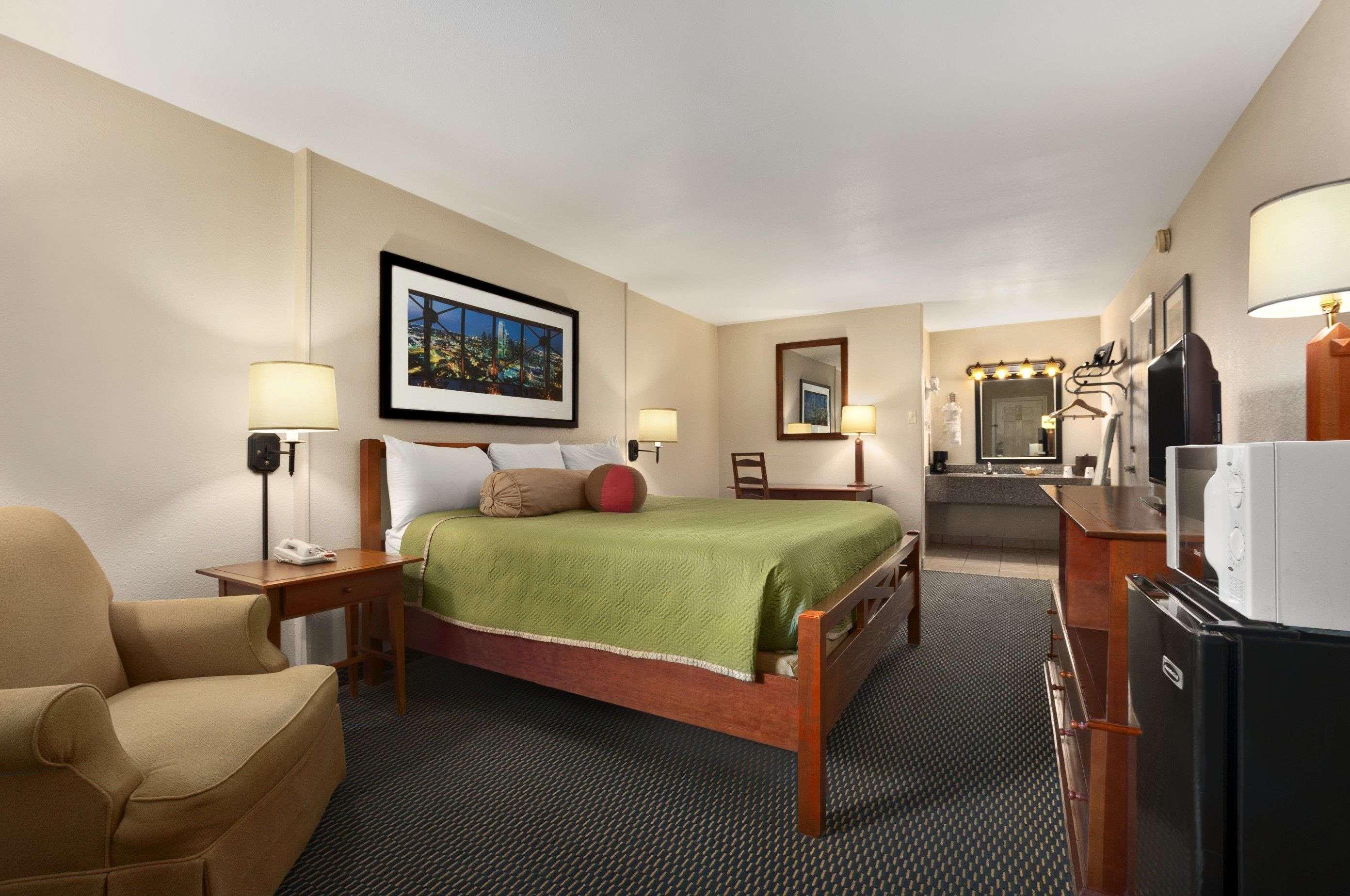 Travelodge by Wyndham New Orleans West Harvey Hotel — photo 4