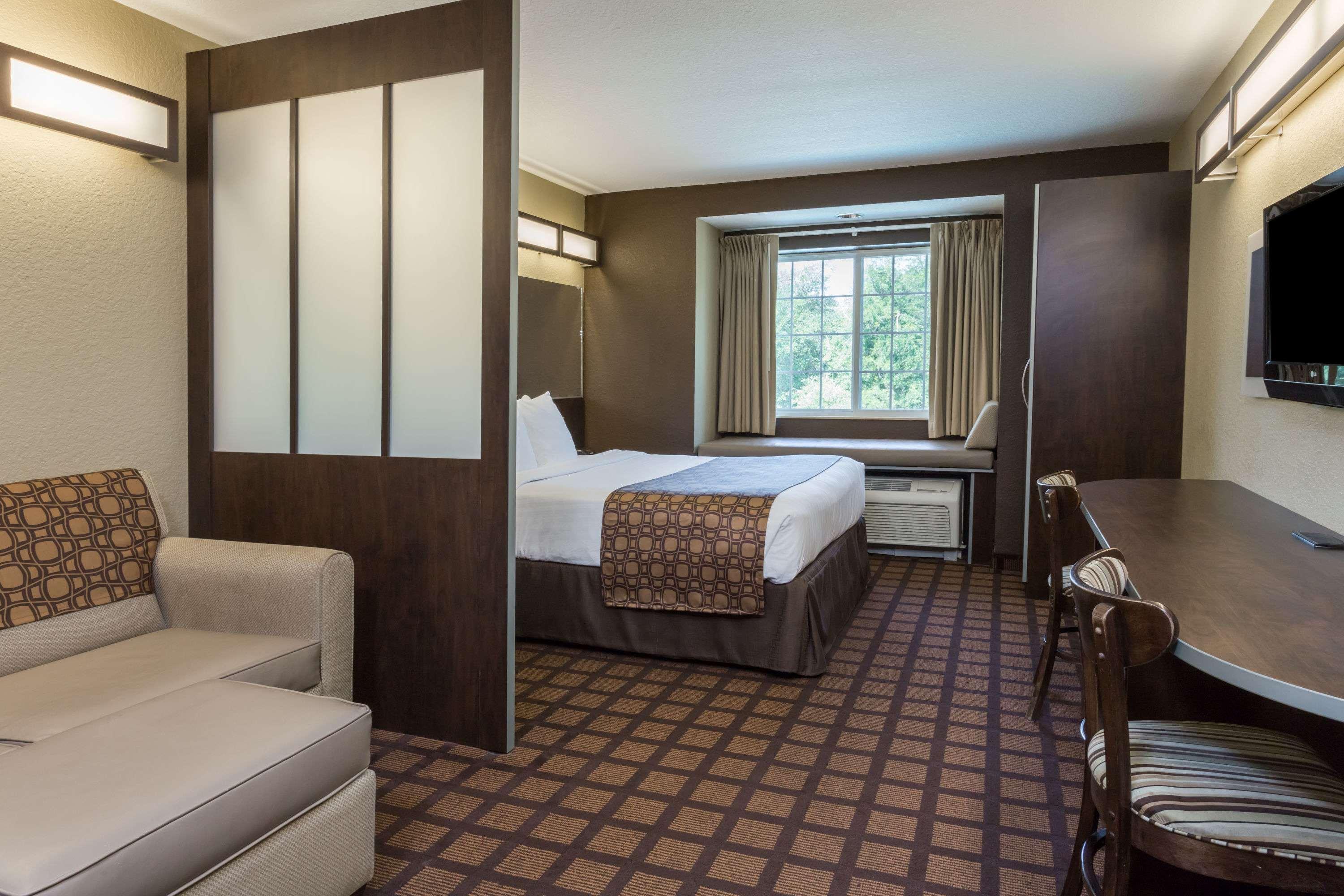 Microtel Inn & Suites by Wyndham Jacksonville Airport — photo 4