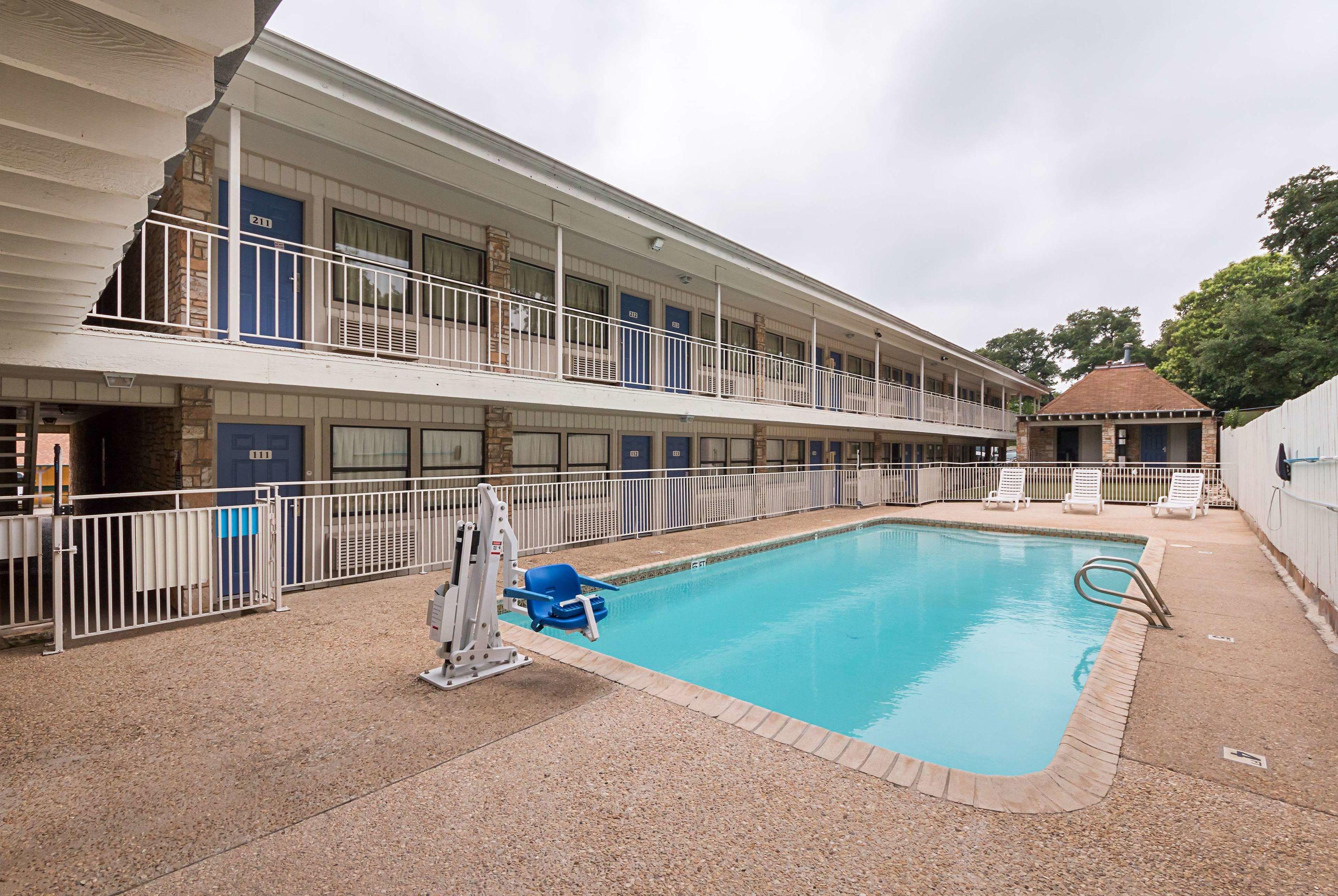 Motel 6 Boerne — photo 4