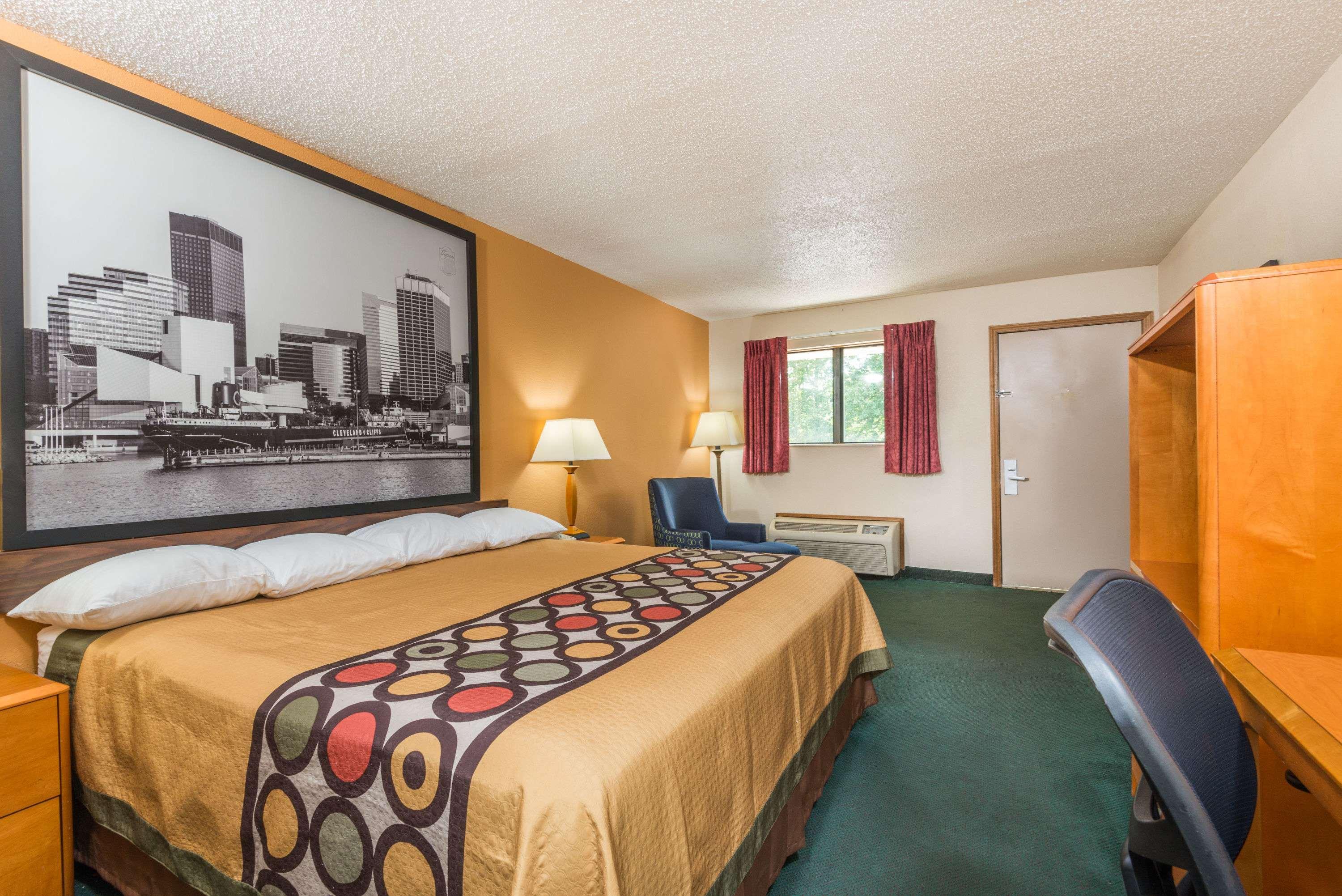 Super 8 by Wyndham Westlake/Cleveland — photo 4