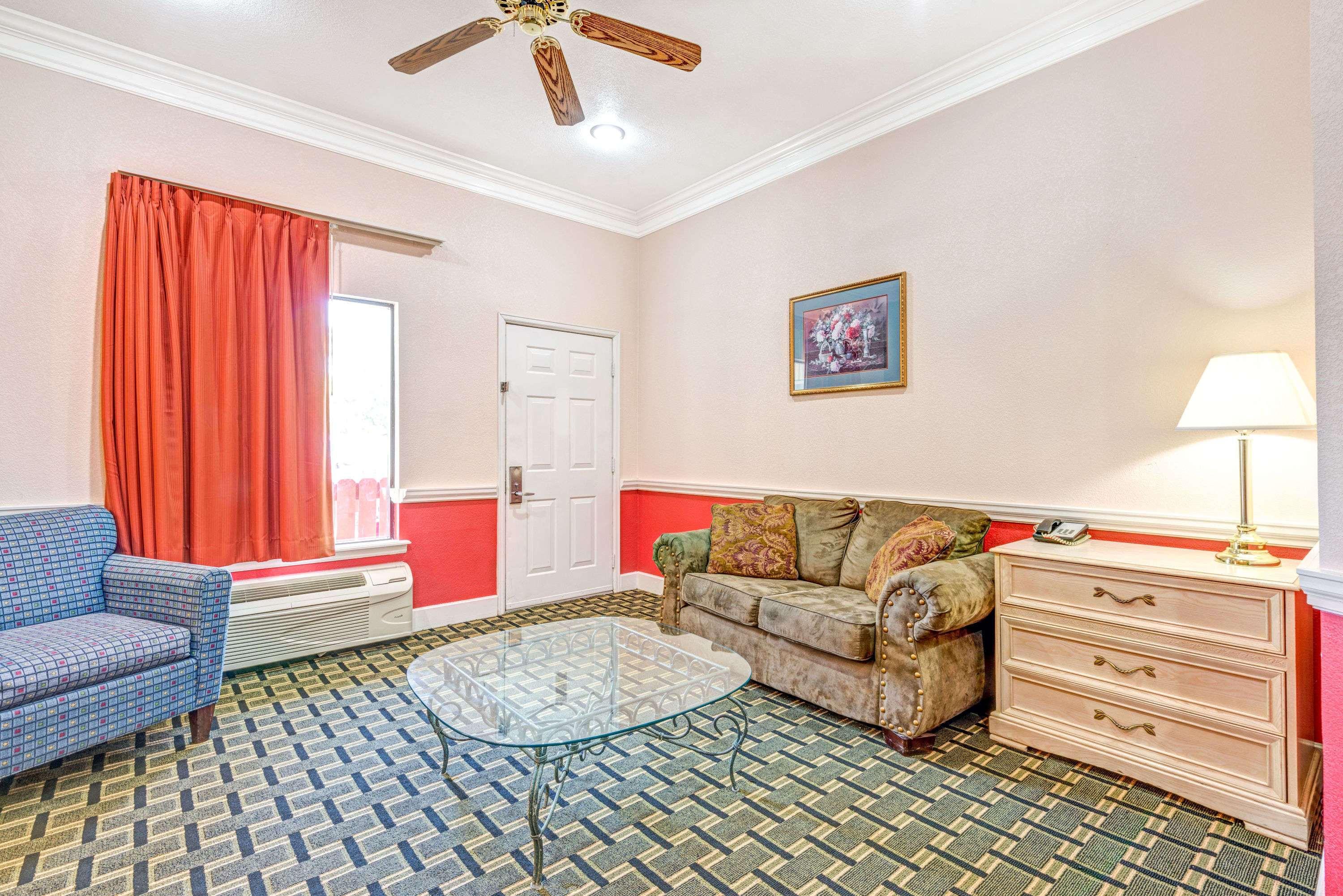 Days Inn & Suites by Wyndham Osceola AR — photo 4