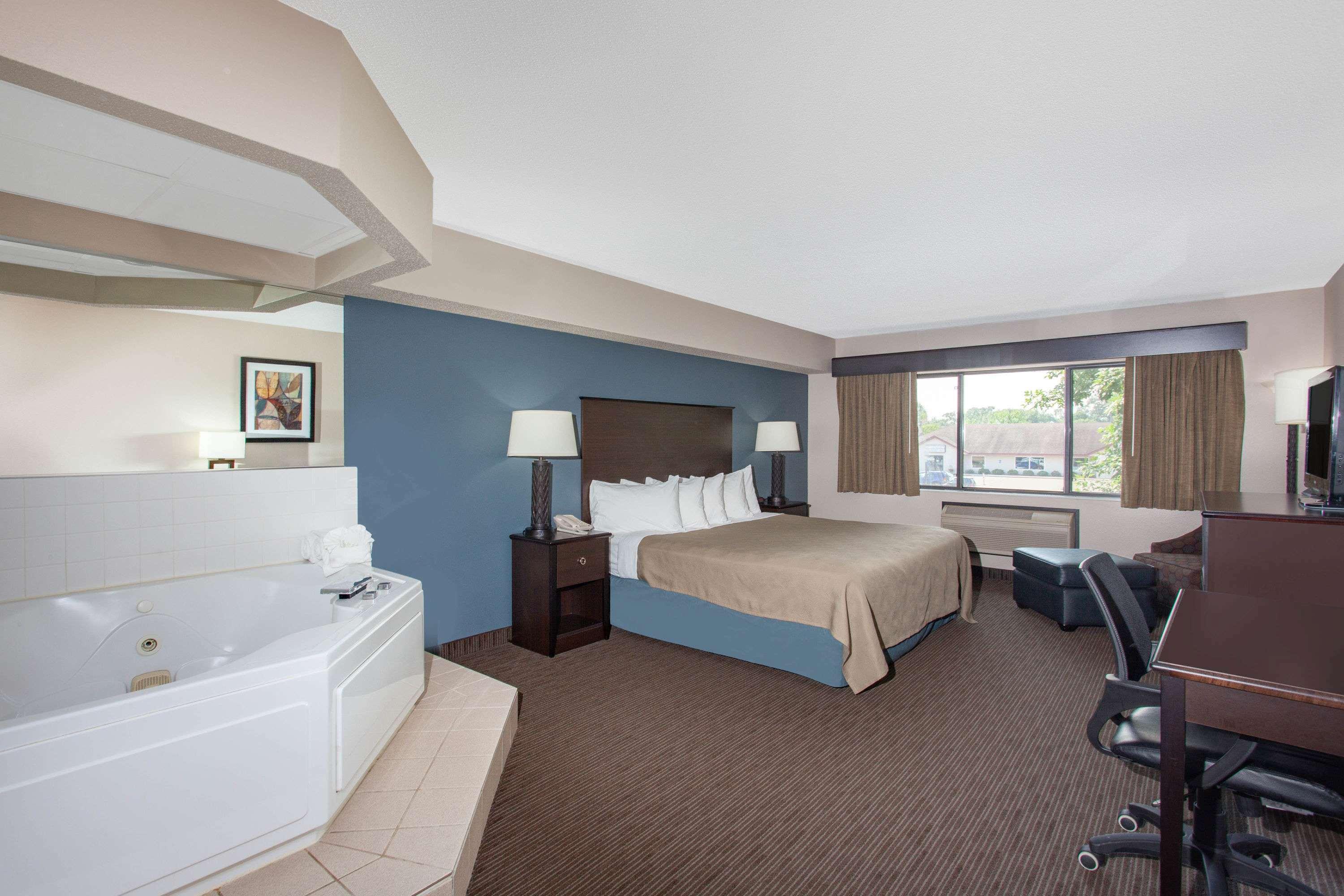 AmericInn by Wyndham North Branch — photo 3