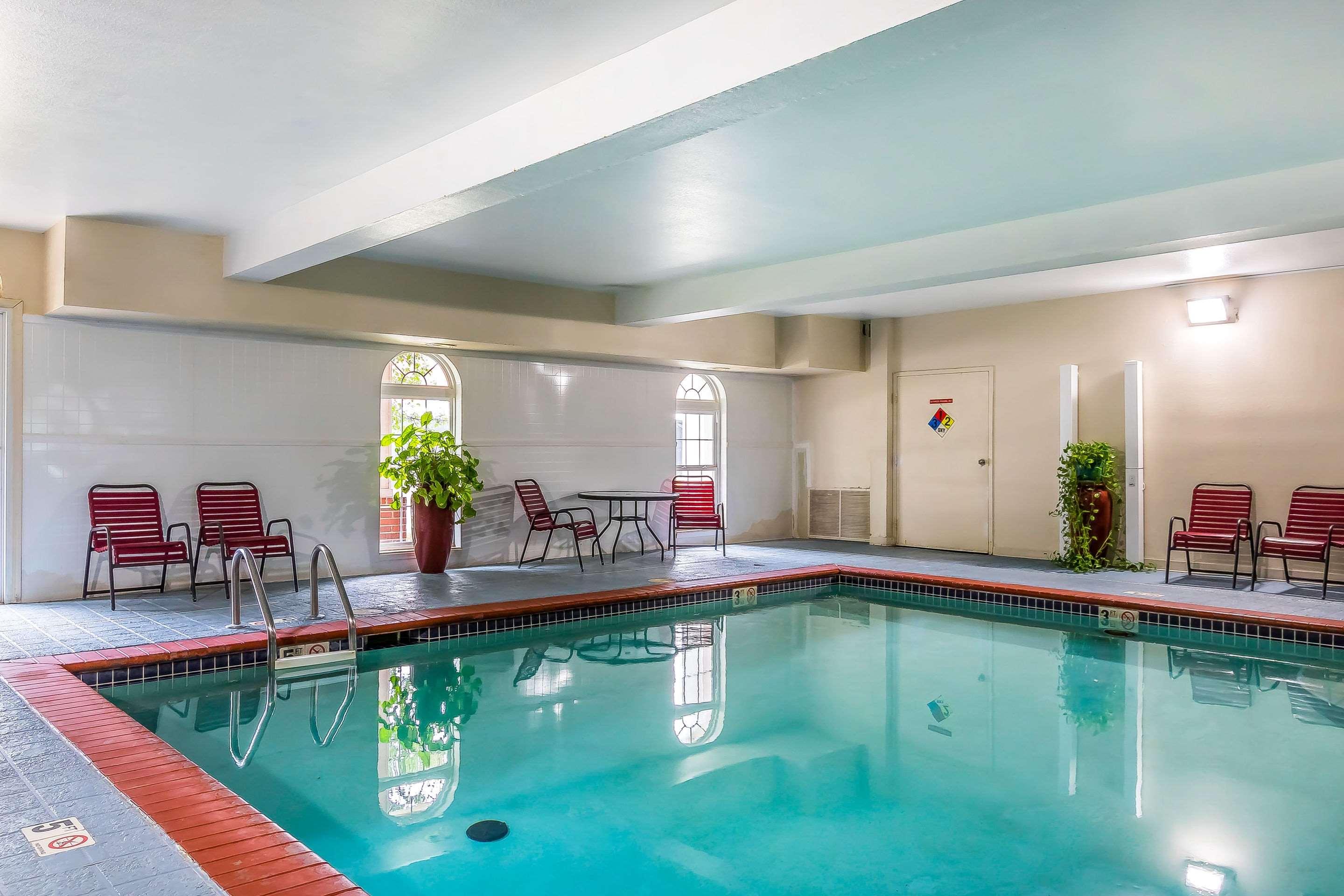 Quality Inn & Suites Chesterfield Village — photo 3