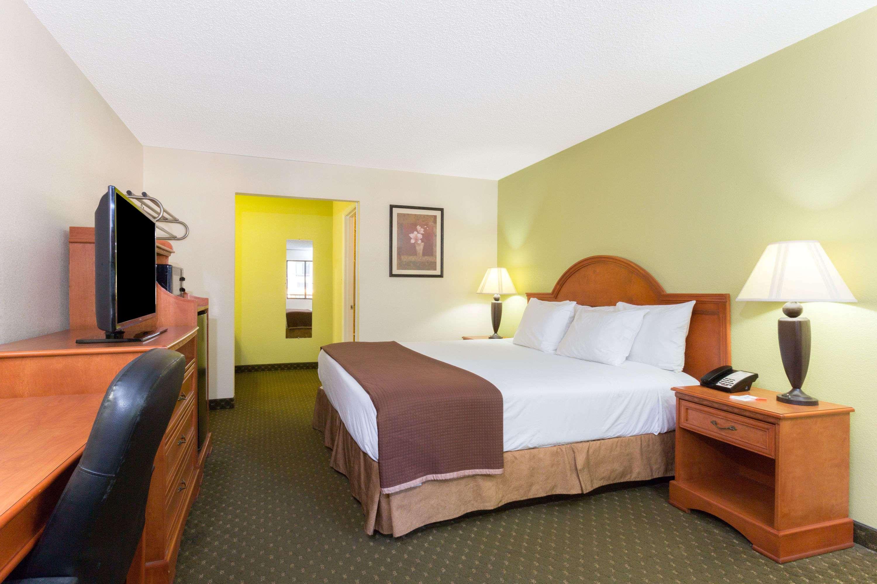 Howard Johnson Express Inn Tallahassee — photo 5