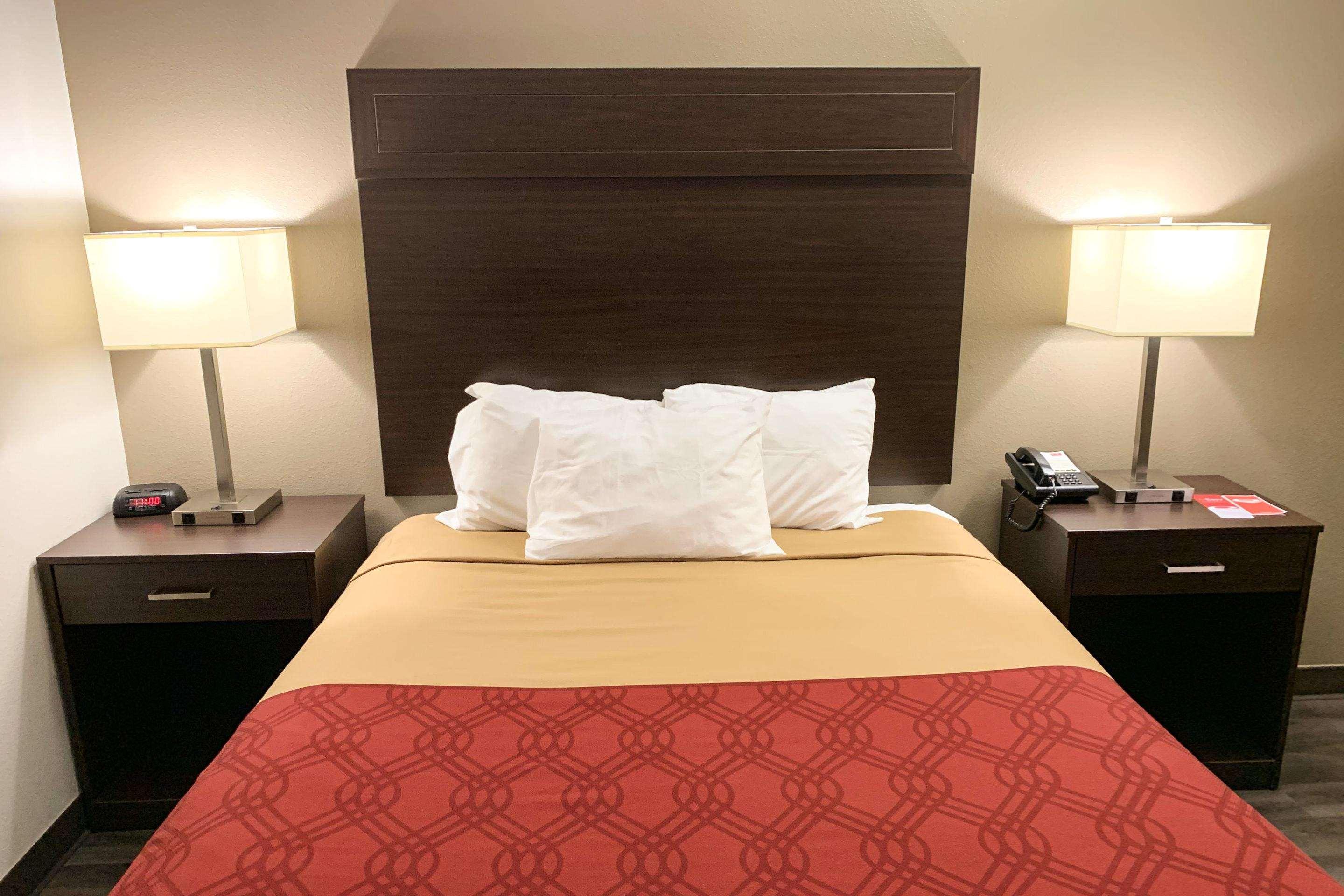 Econo Lodge City Center — photo 4
