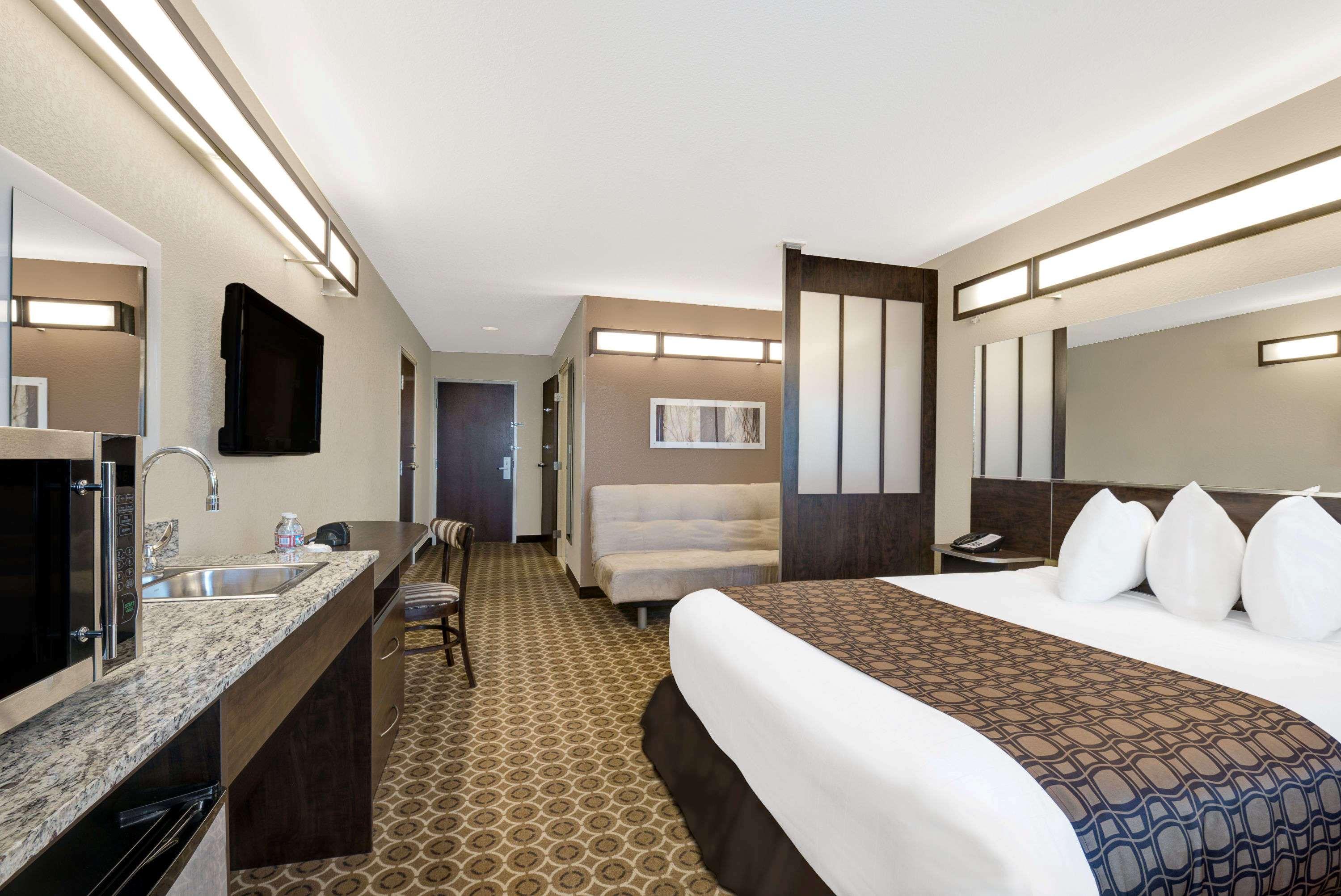 Microtel Inn & Suites Williston — photo 4