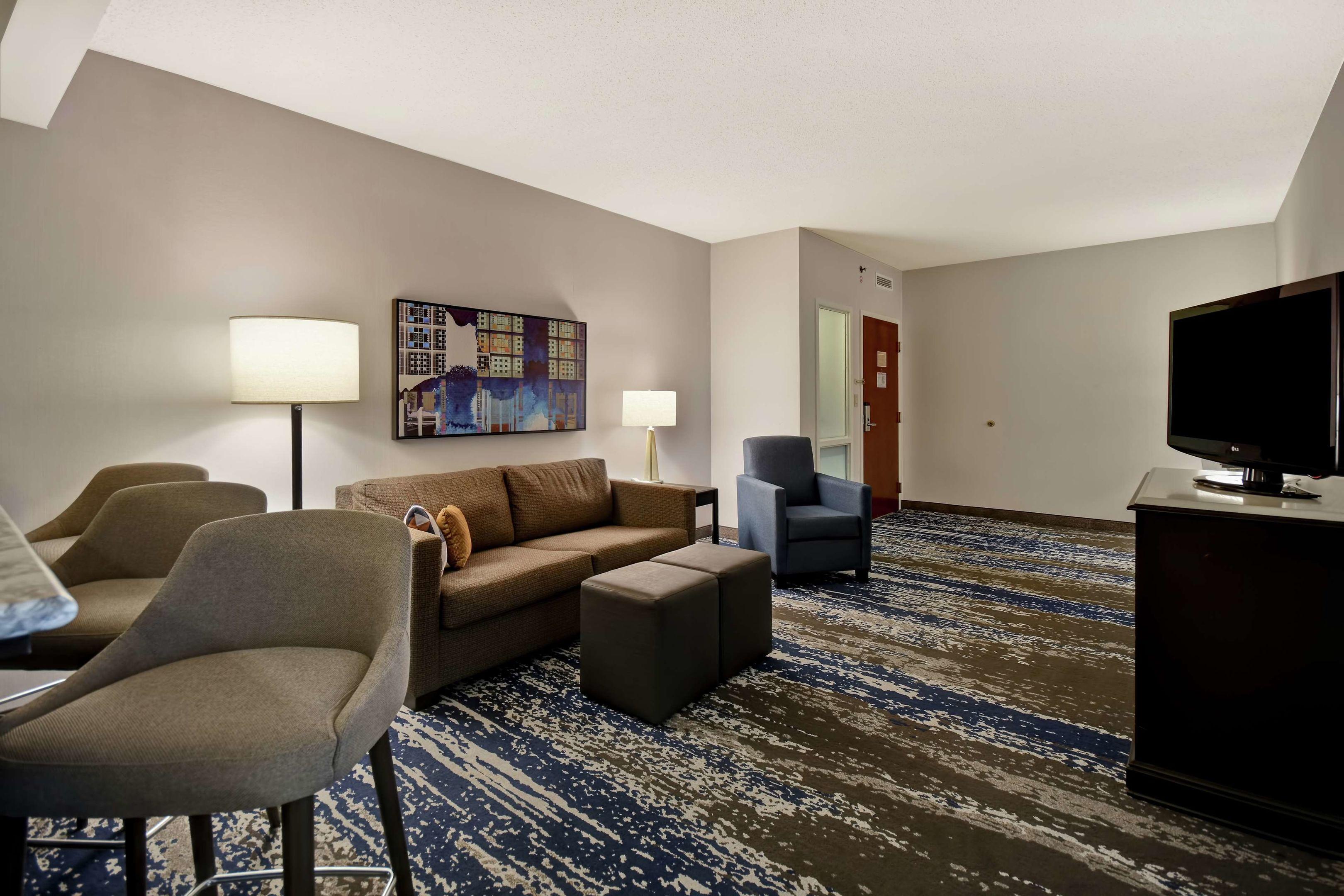 Embassy Suites Charleston — photo 4