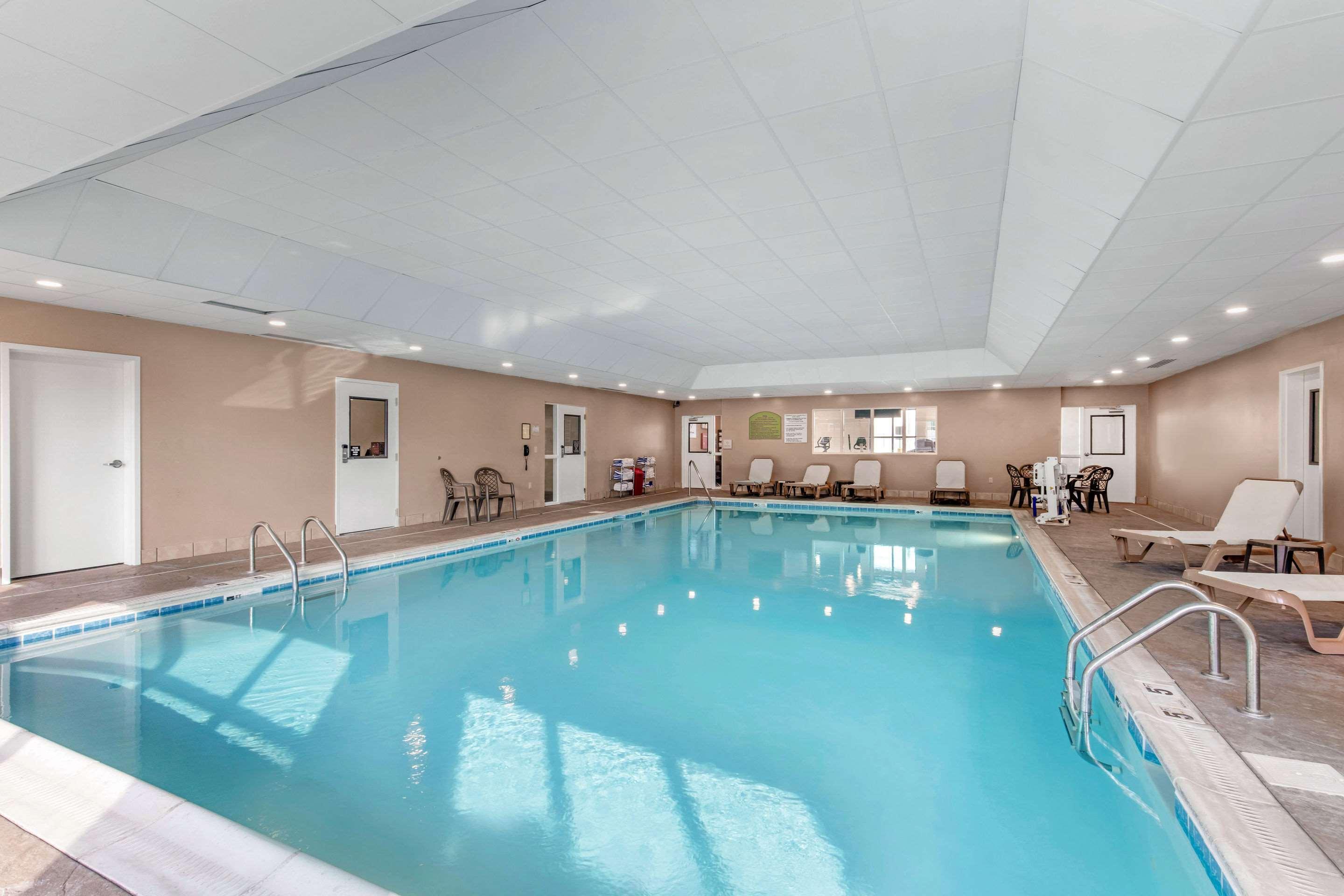 Comfort Suites — photo 4