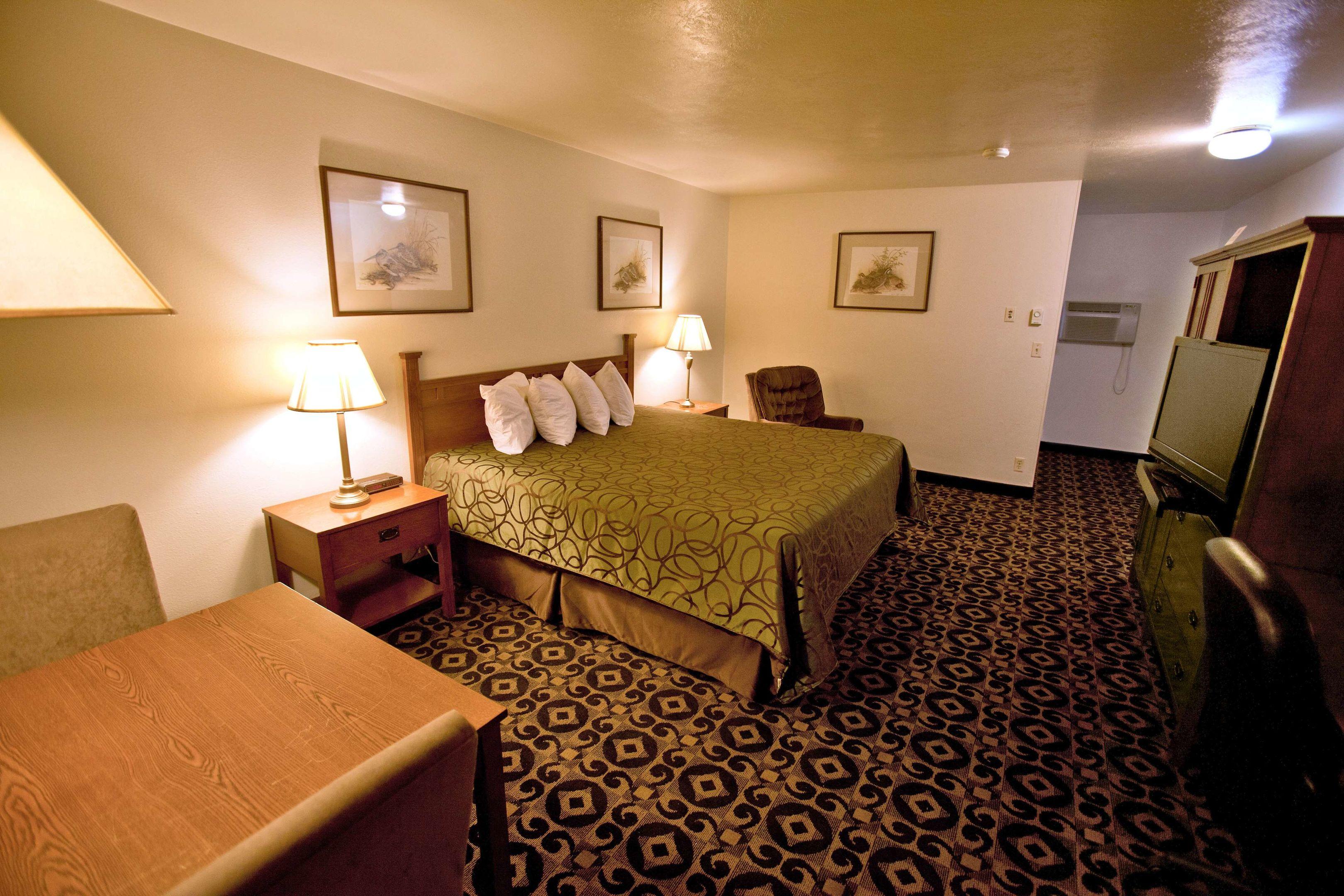 Americas Best Value Inn Roosevelt — photo 5