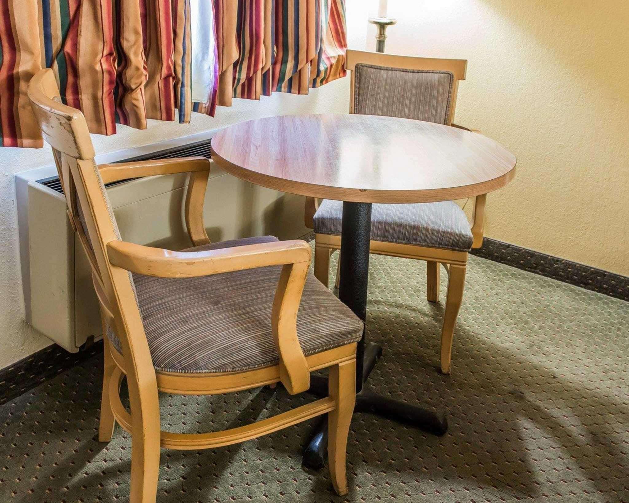 Econo Lodge — photo 4