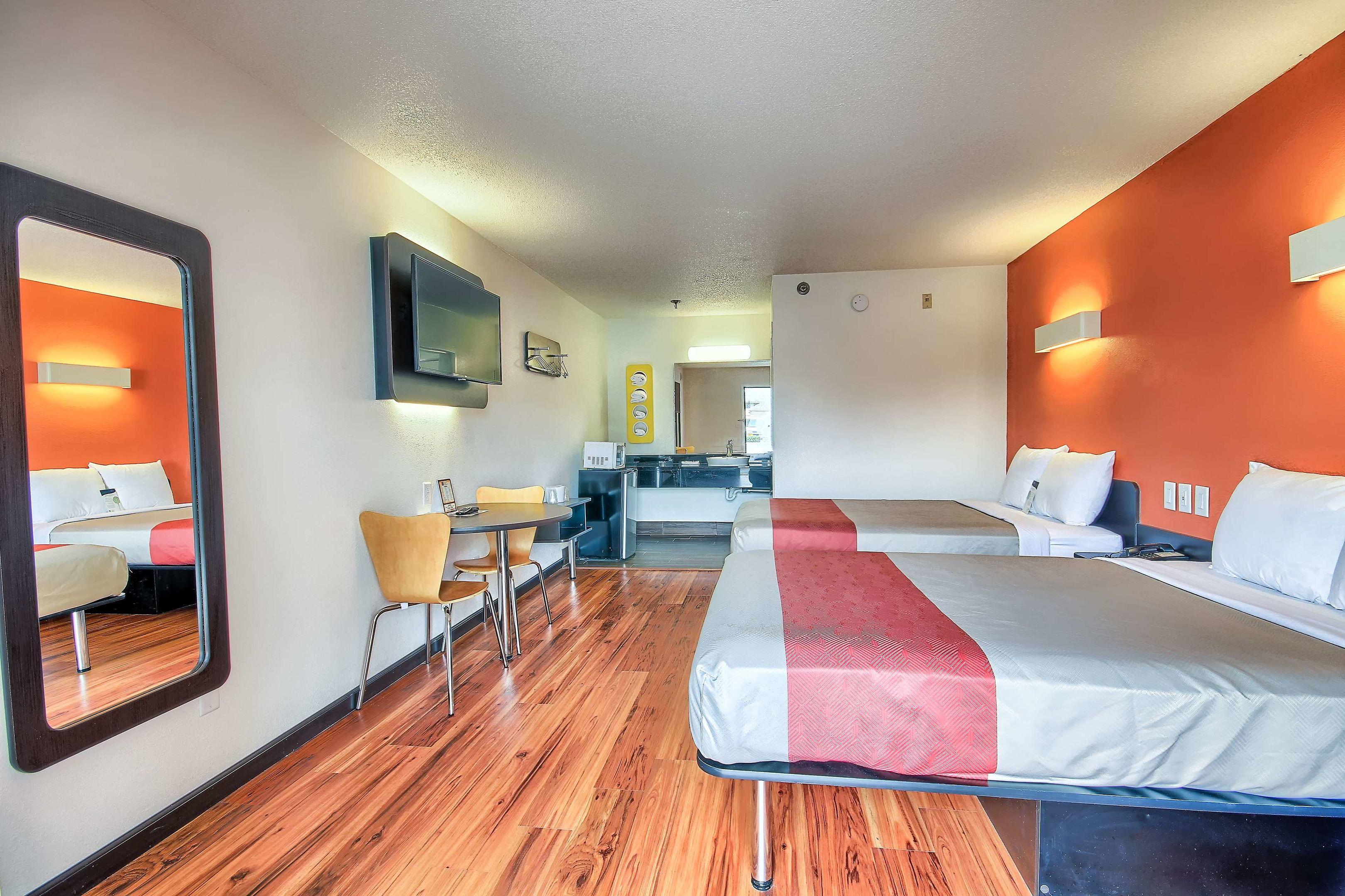 Motel 6 Columbus West — photo 3