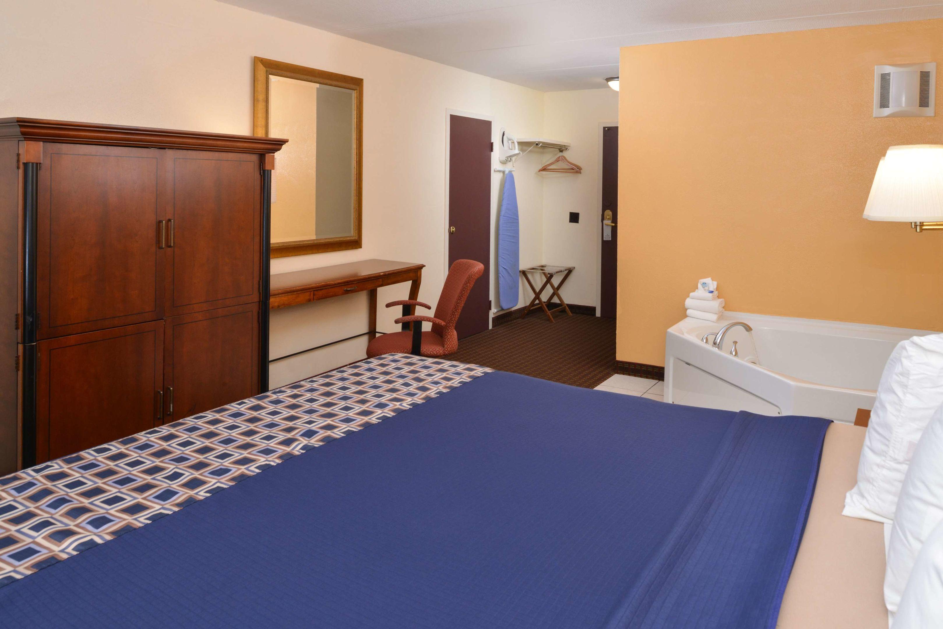 Americas Best Value Inn Geneva — photo 4