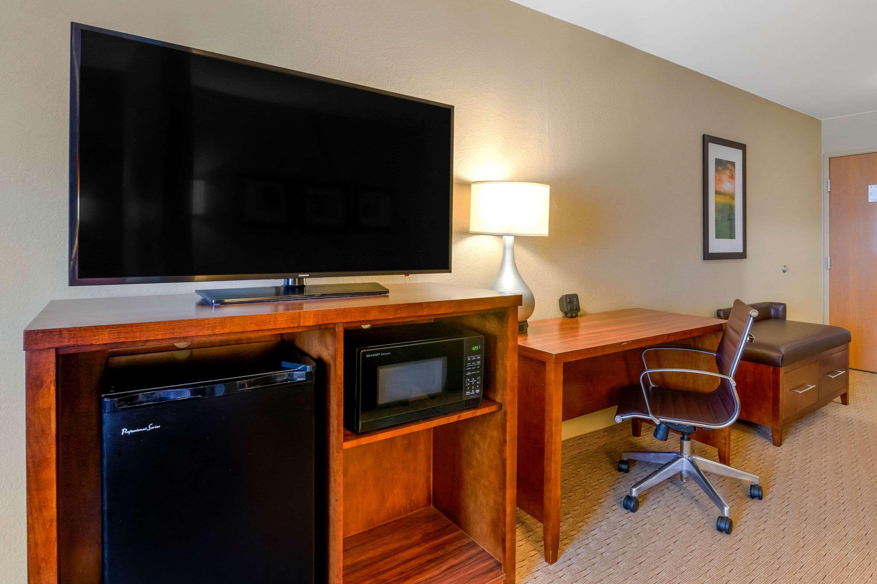 Comfort Suites Burlington — photo 5