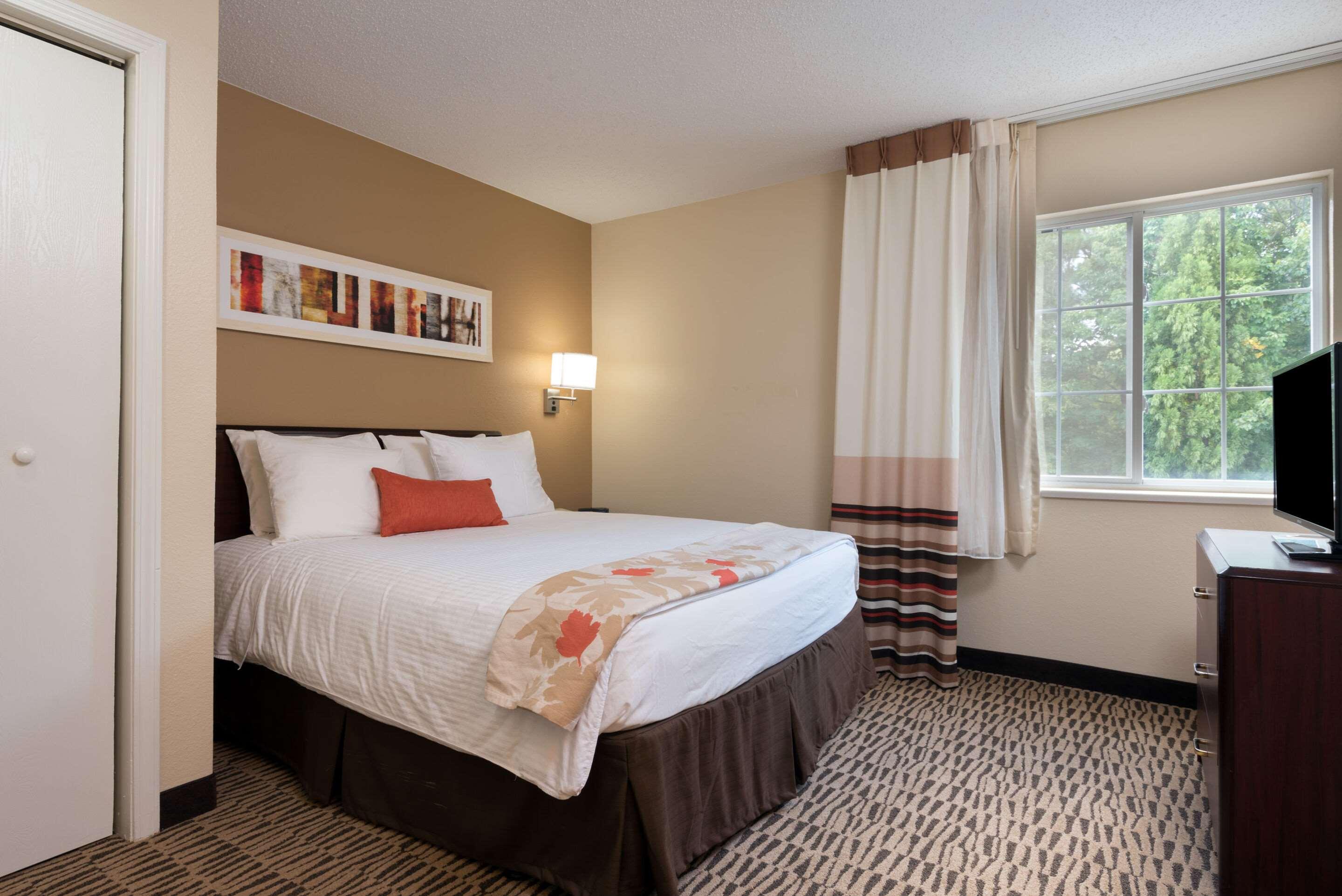 Hawthorn Suites by Wyndham Charlotte/Executive Park — photo 3