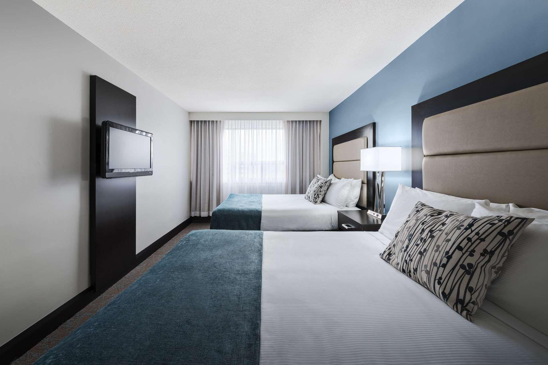 Embassy Hotel & Suites — photo 4