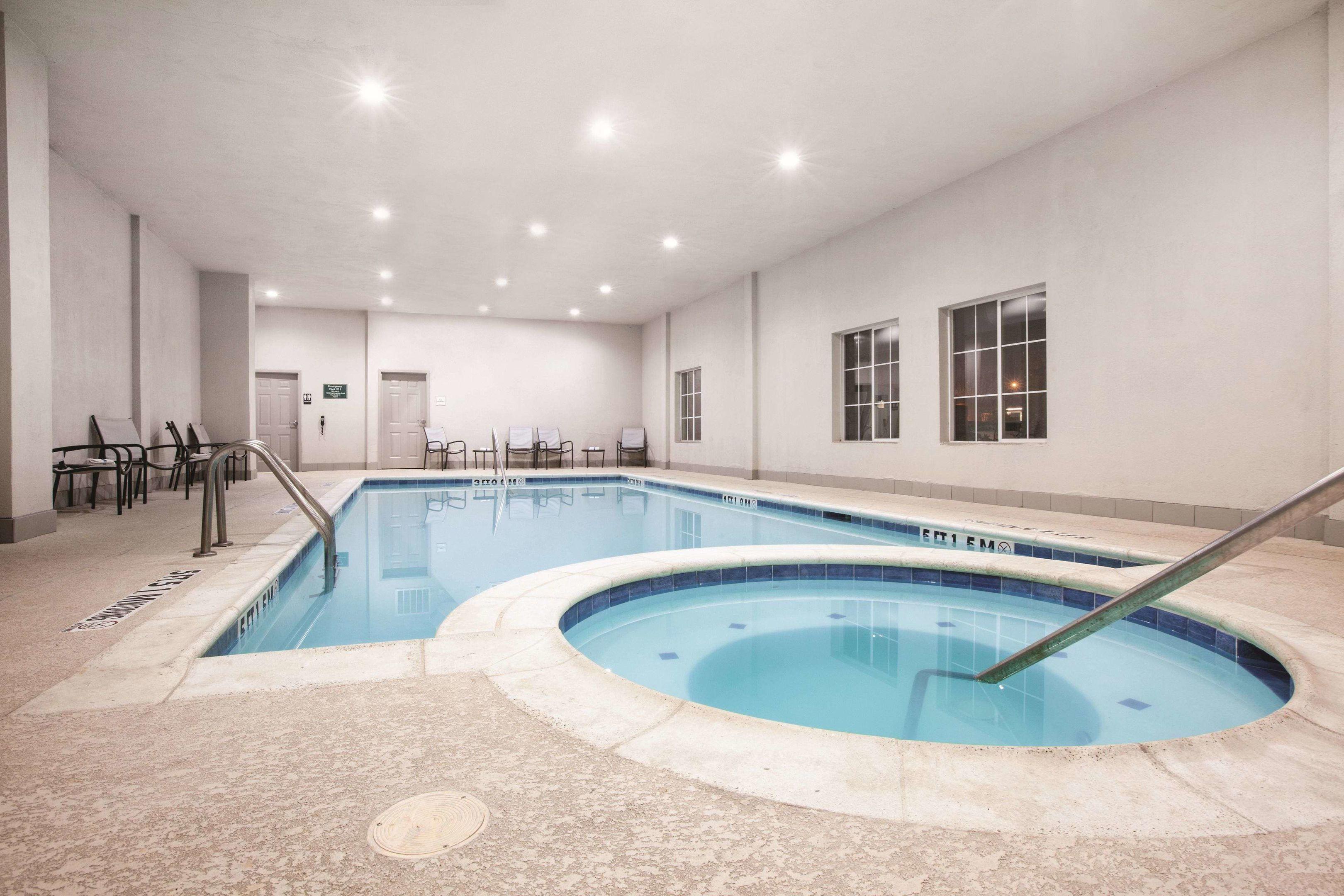 La Quinta Inn & Suites Mansfield — photo 4