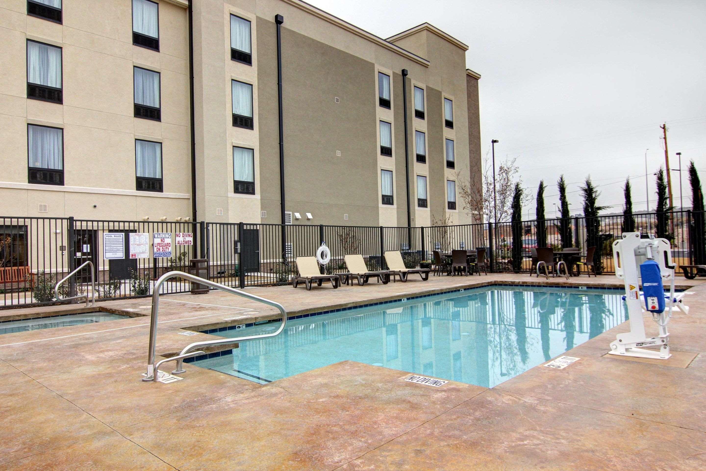 Comfort Suites Carlsbad — photo 3