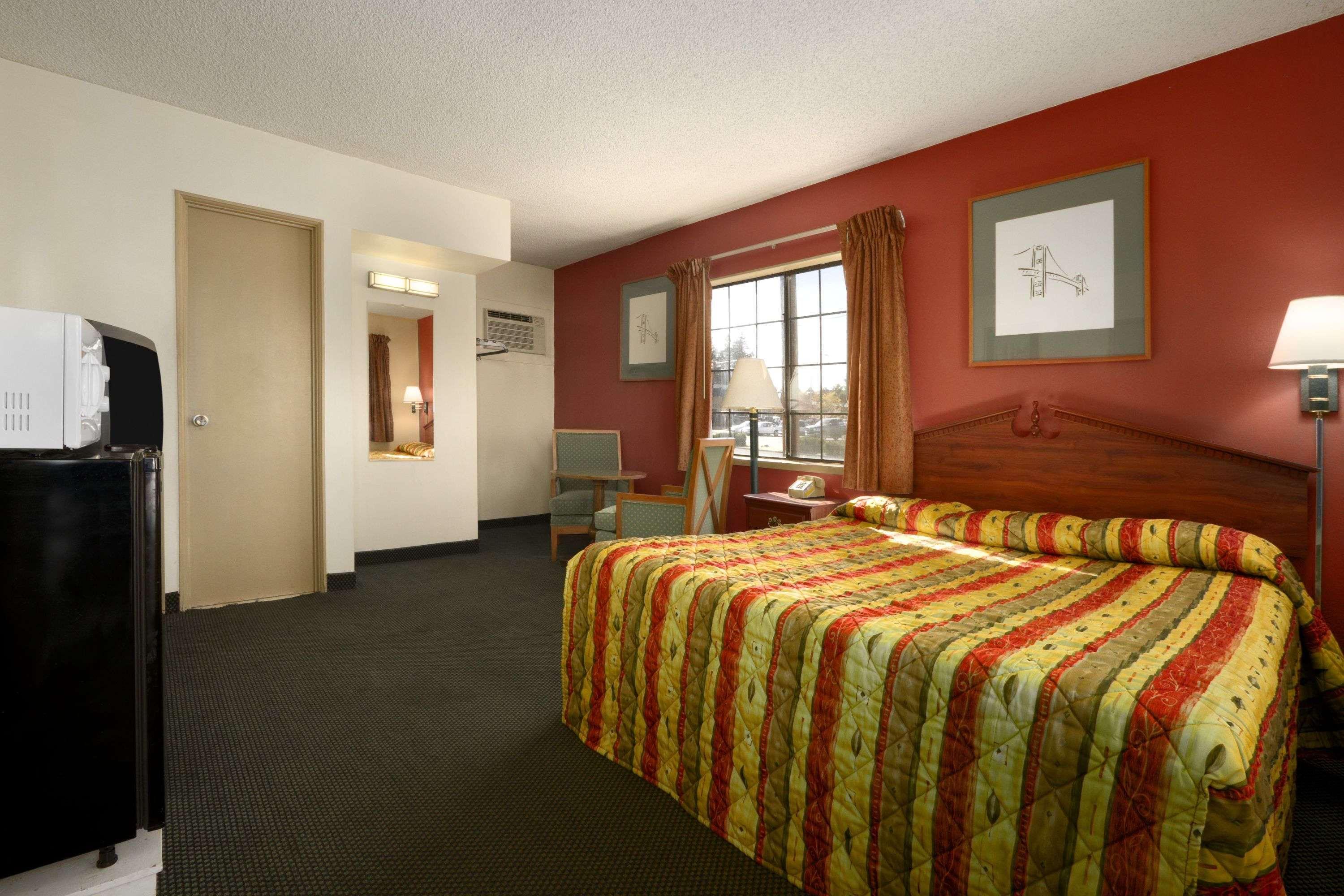 Howard Johnson Inn Flagstaff University West — photo 5