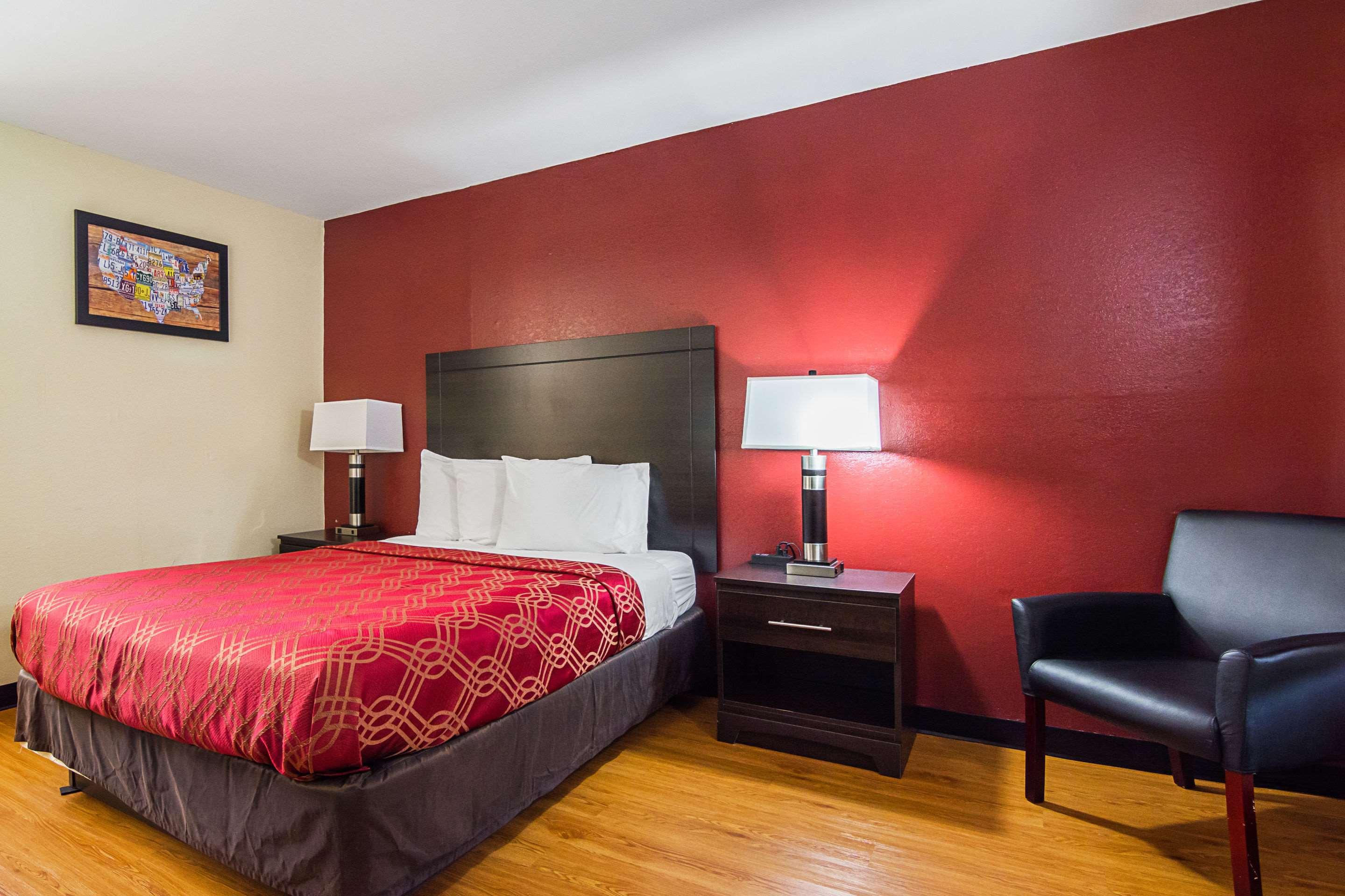 Econo Lodge Research Triangle Park — photo 5