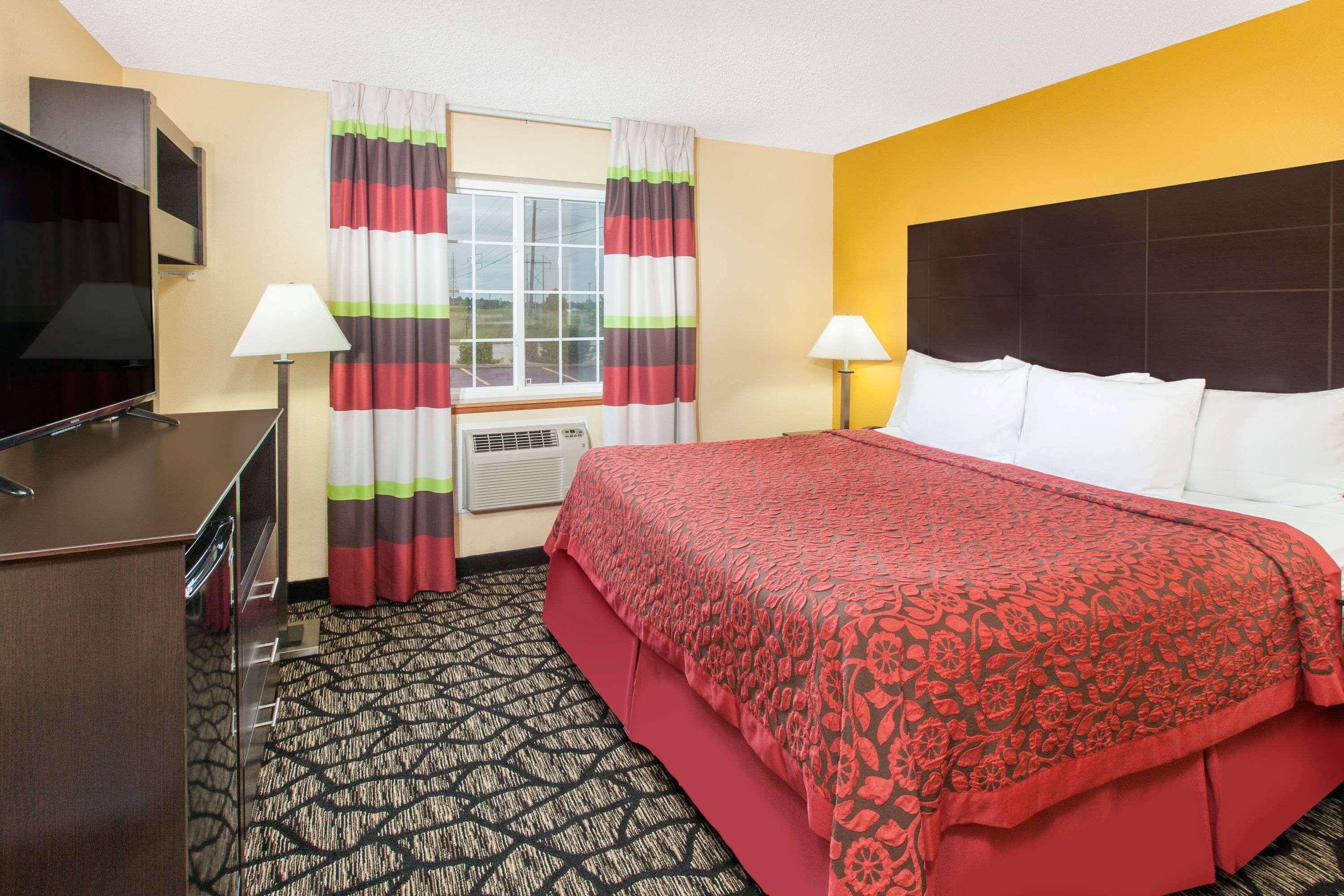 Days Inn by Wyndham Miami — photo 4