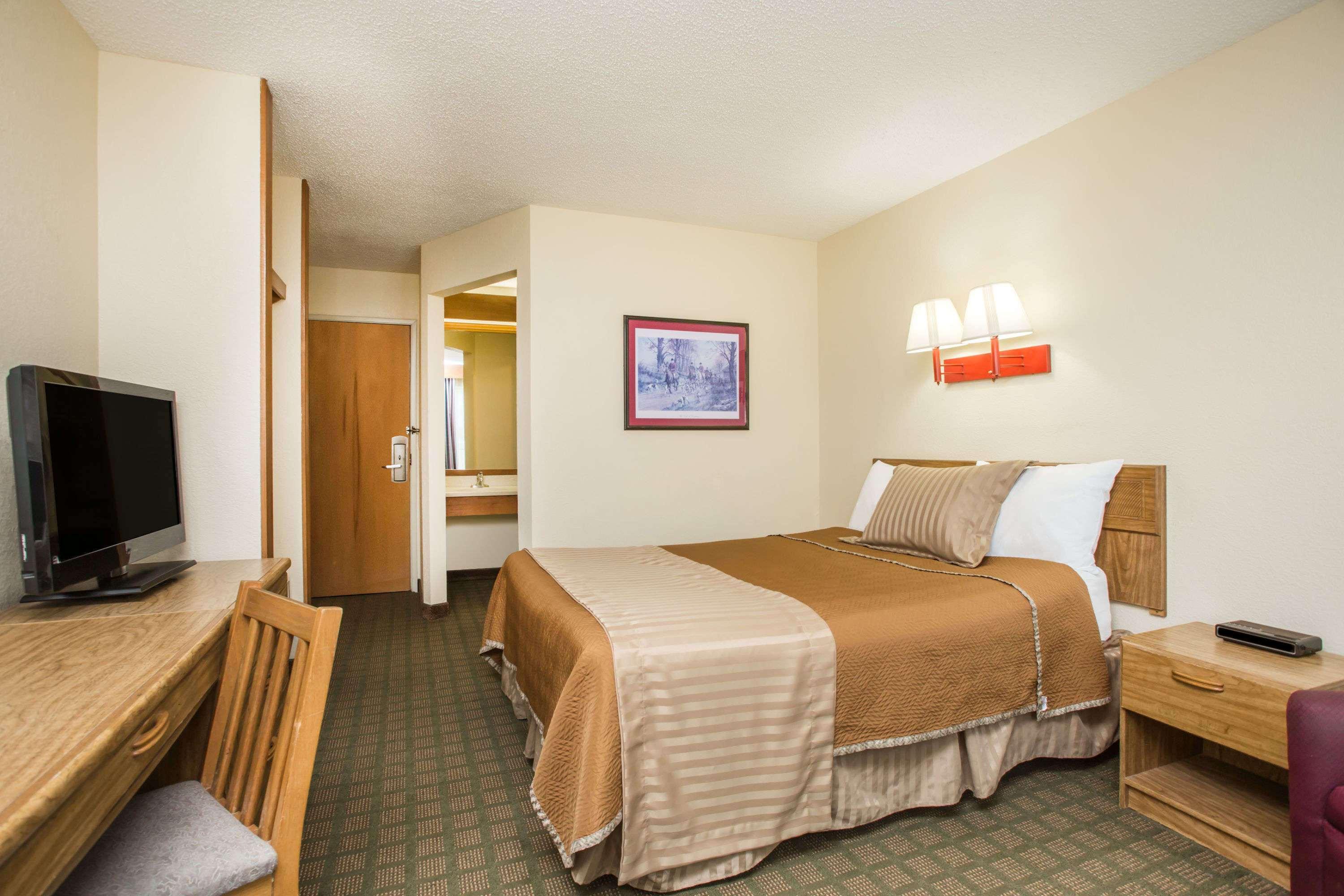 Travelodge Perry — photo 4