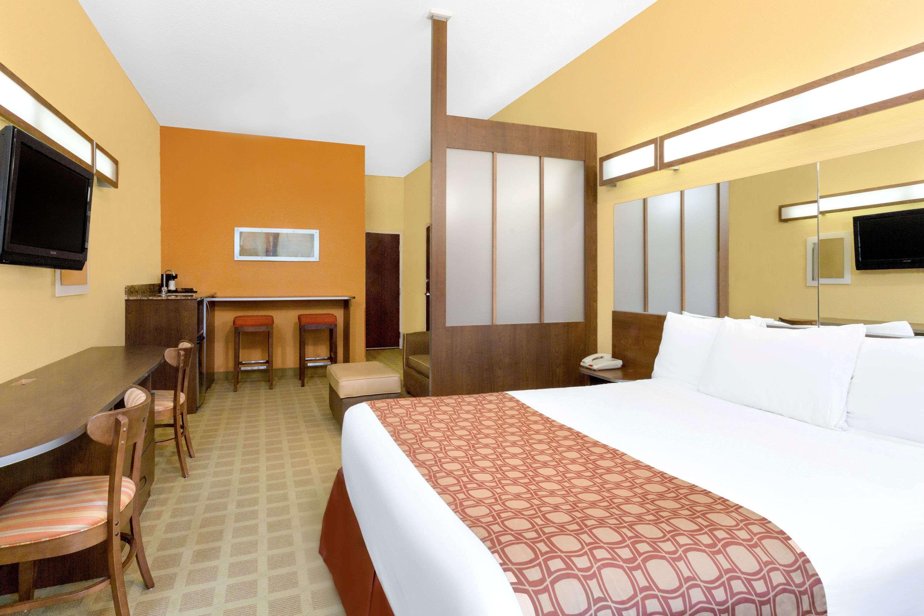 Microtel Inn & Suites by Wyndham Greenville/University Med — photo 5