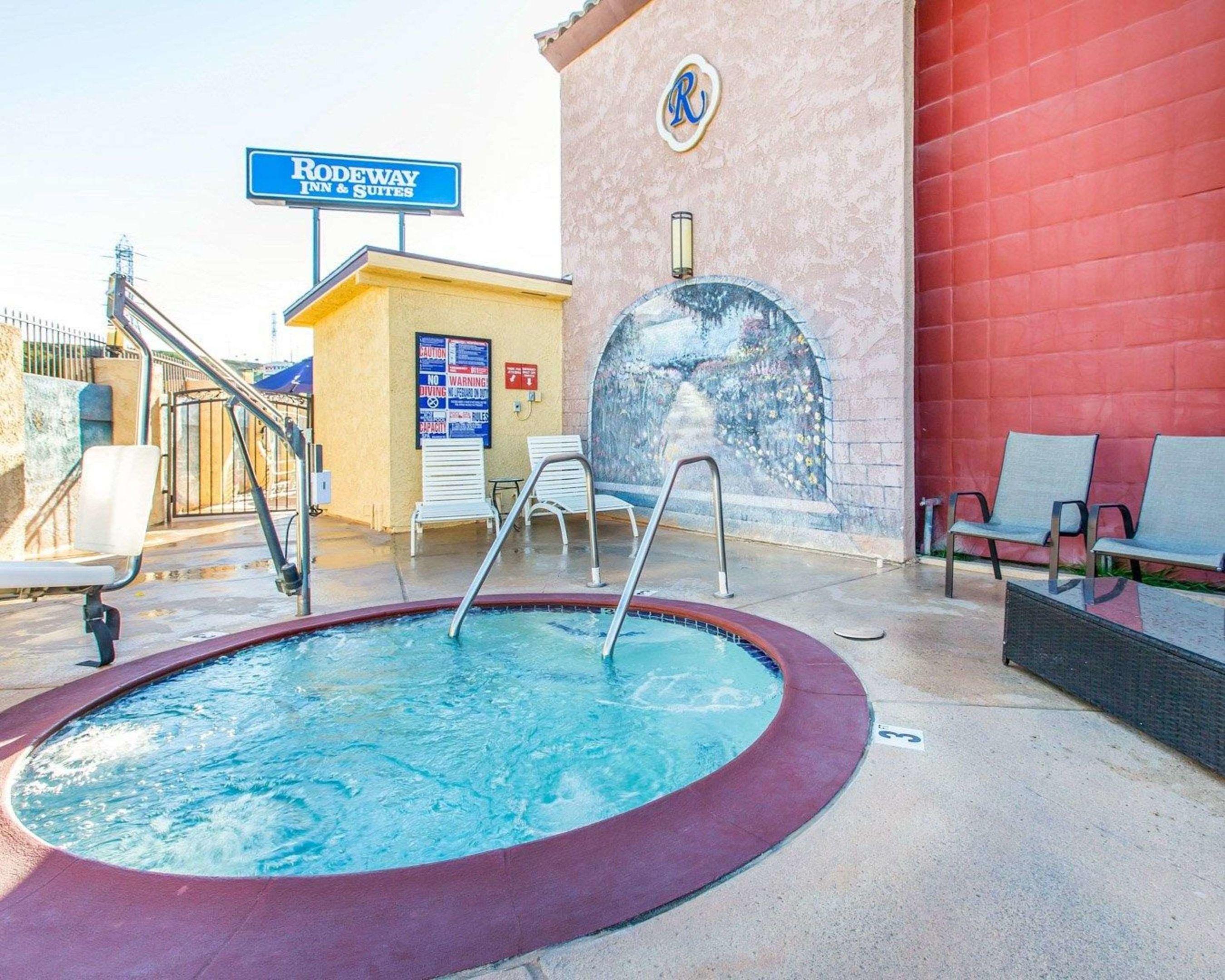 Rodeway Inn & Suites — photo 4