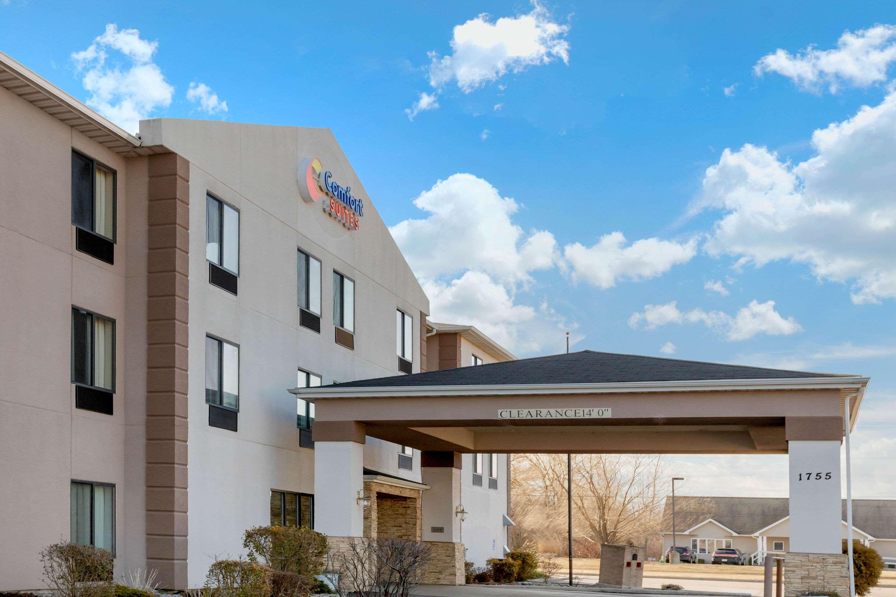 Comfort Suites — photo 3