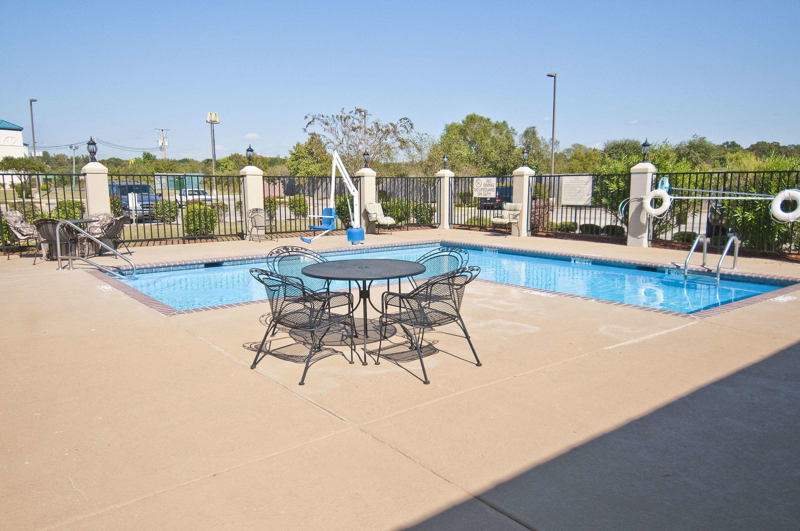 Hampton Inn Canton — photo 4