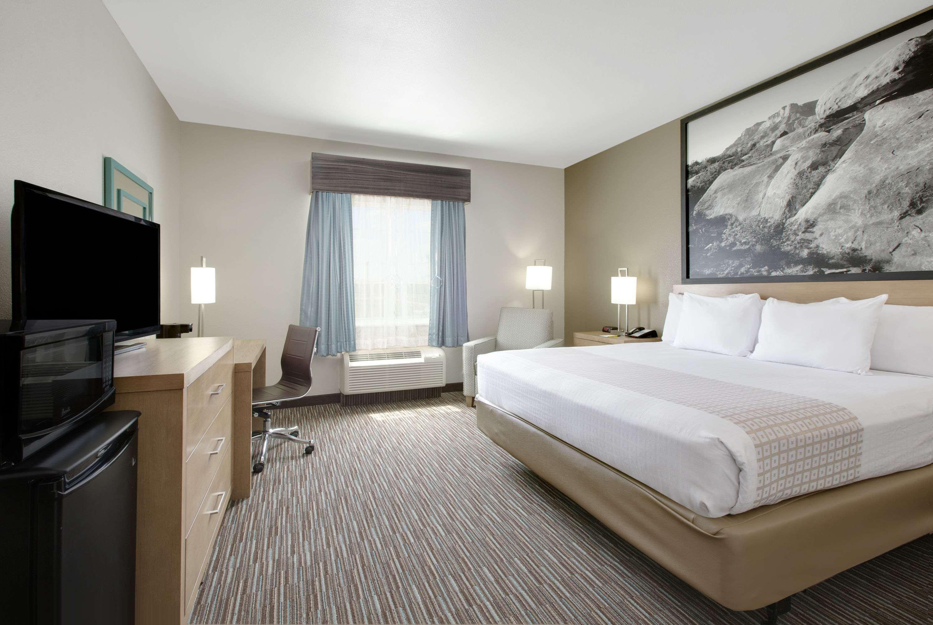 Super 8 by Wyndham Midland South — photo 4