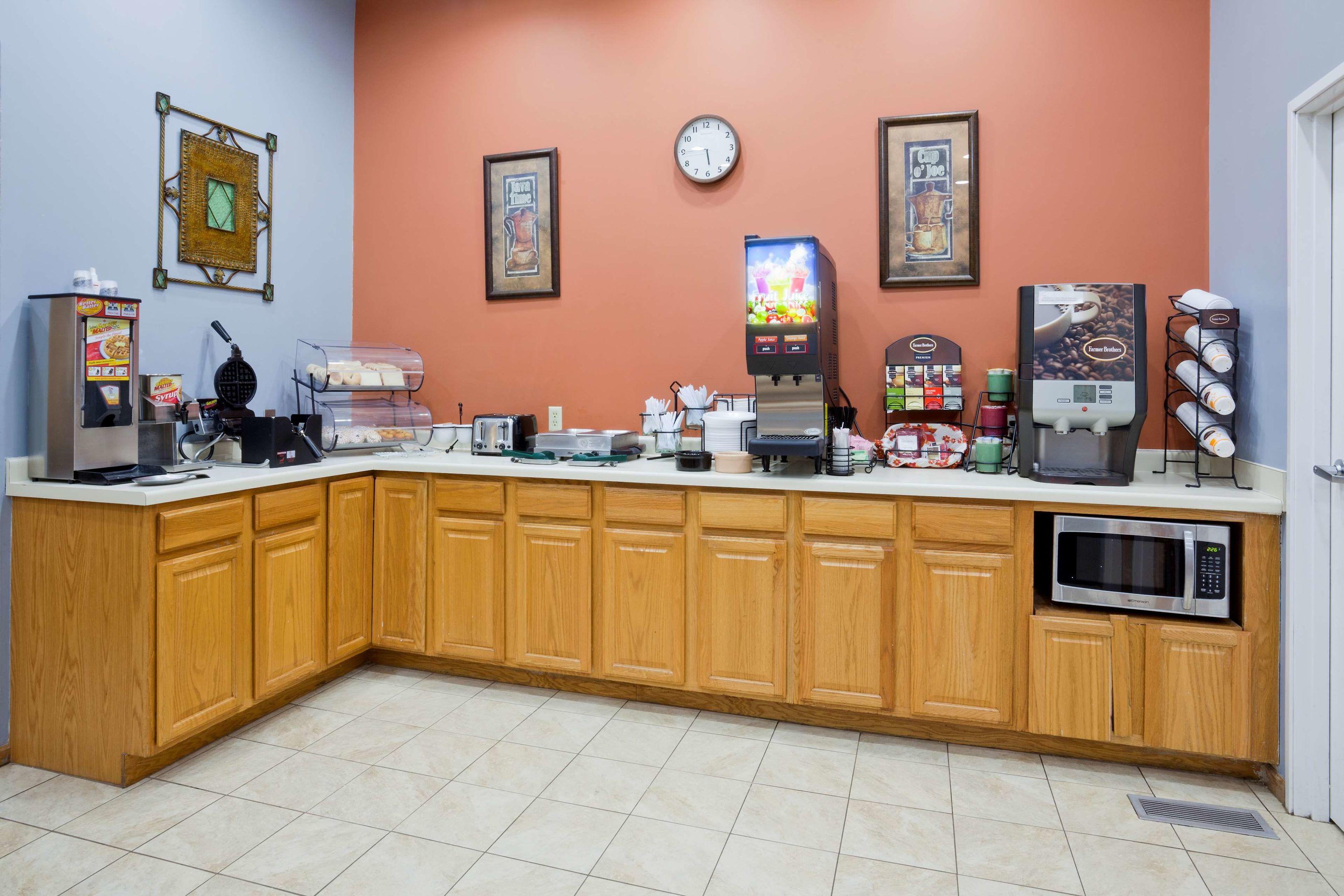 Crossings by GrandStay Inn and Suites — photo 4