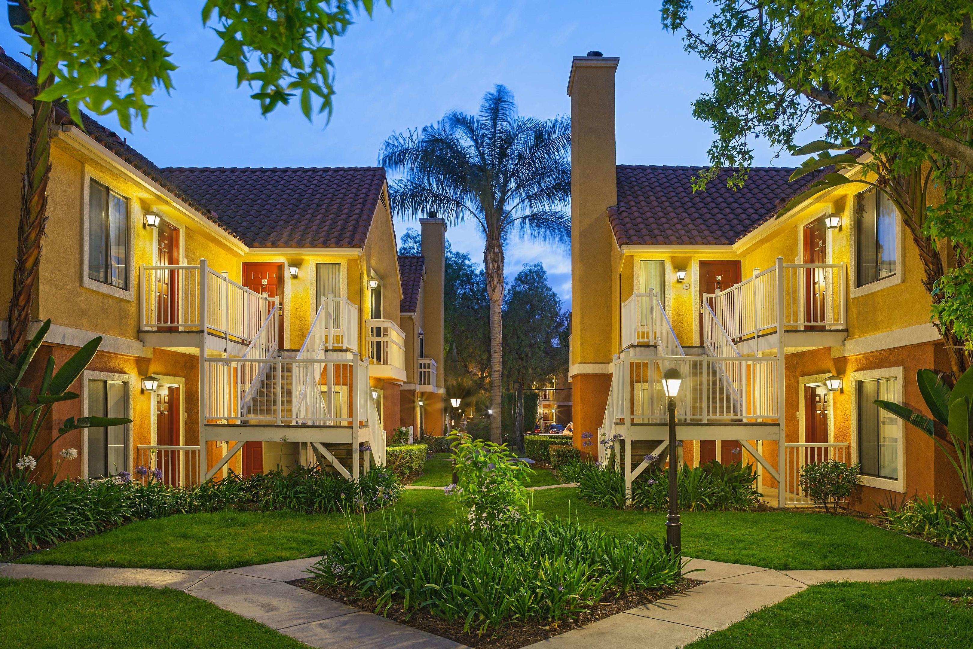 Clementine Hotel & Suites Anaheim — photo 4