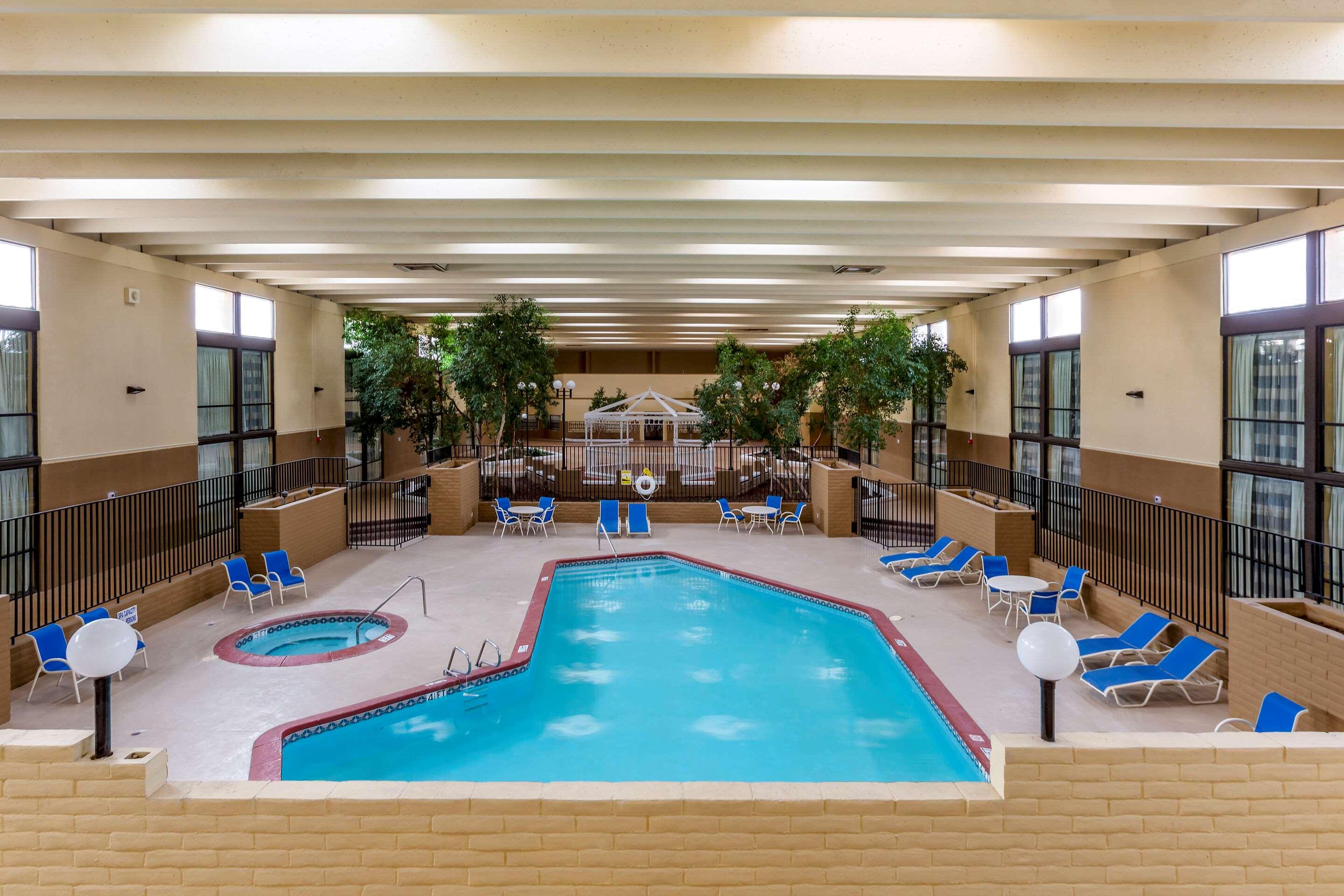 Clarion Inn & Suites — photo 4