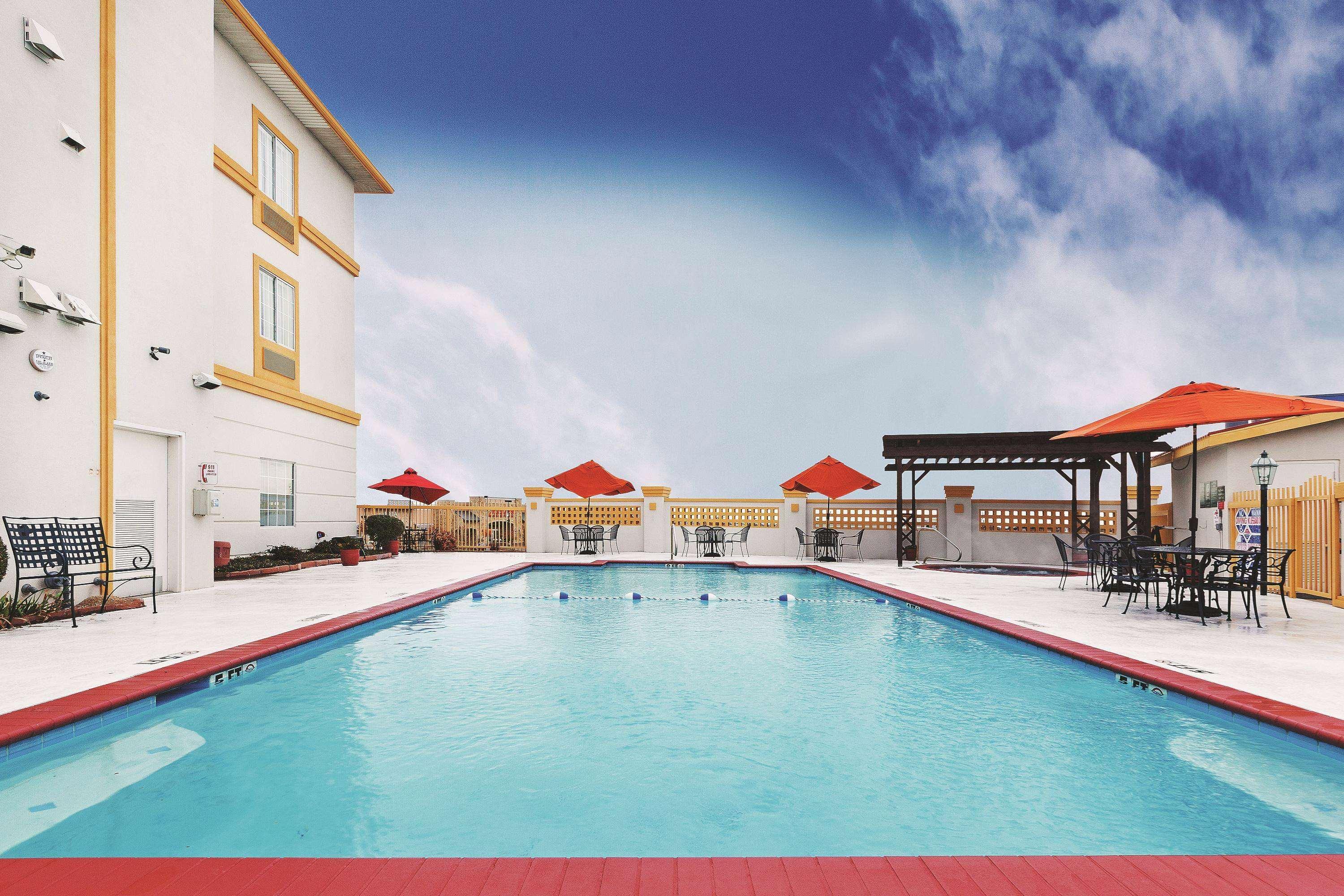 La Quinta Inn & Suites Weatherford — photo 5