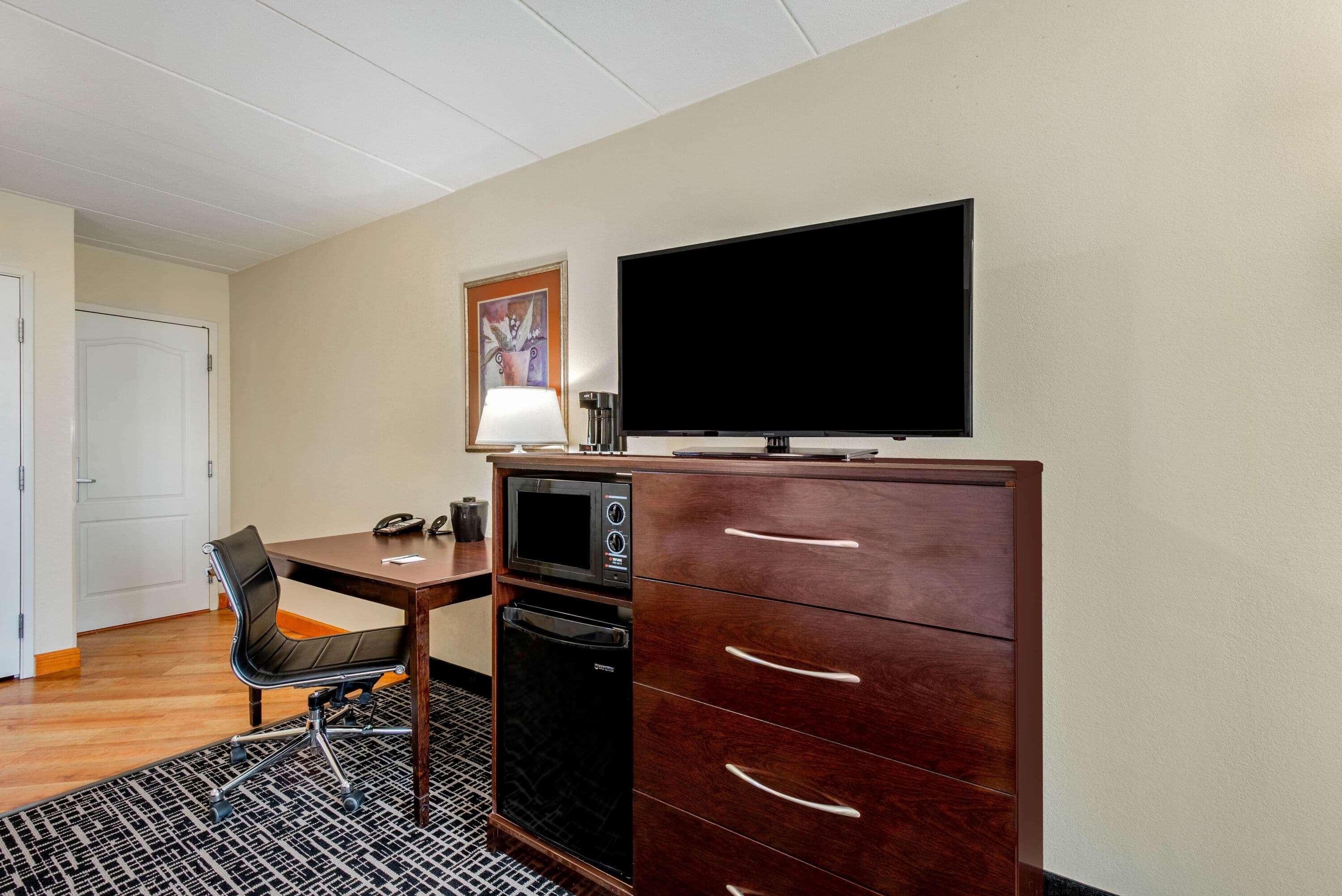 La Quinta Inn & Suites — photo 4