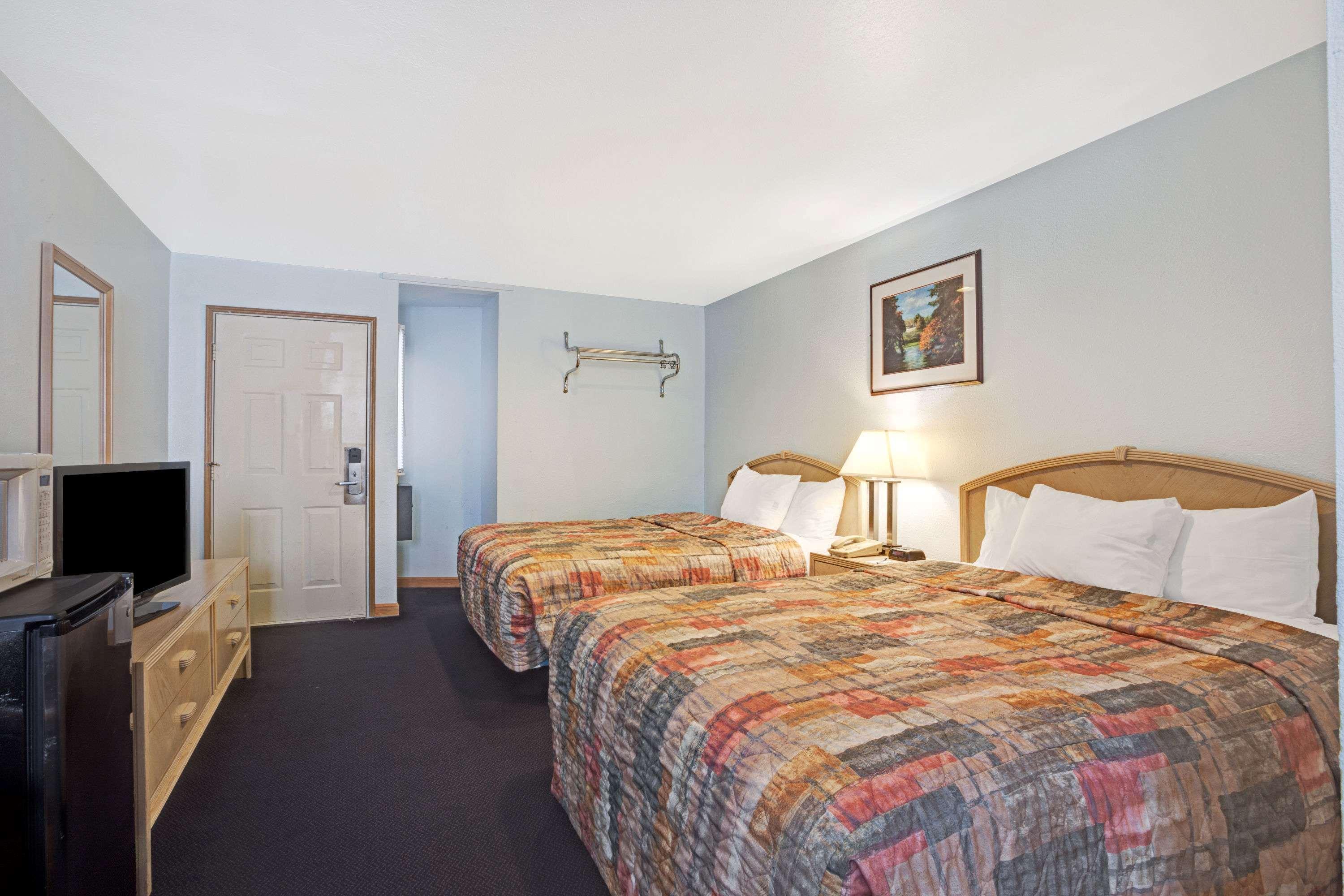 Travelodge by Wyndham Seattle North of Downtown — photo 3