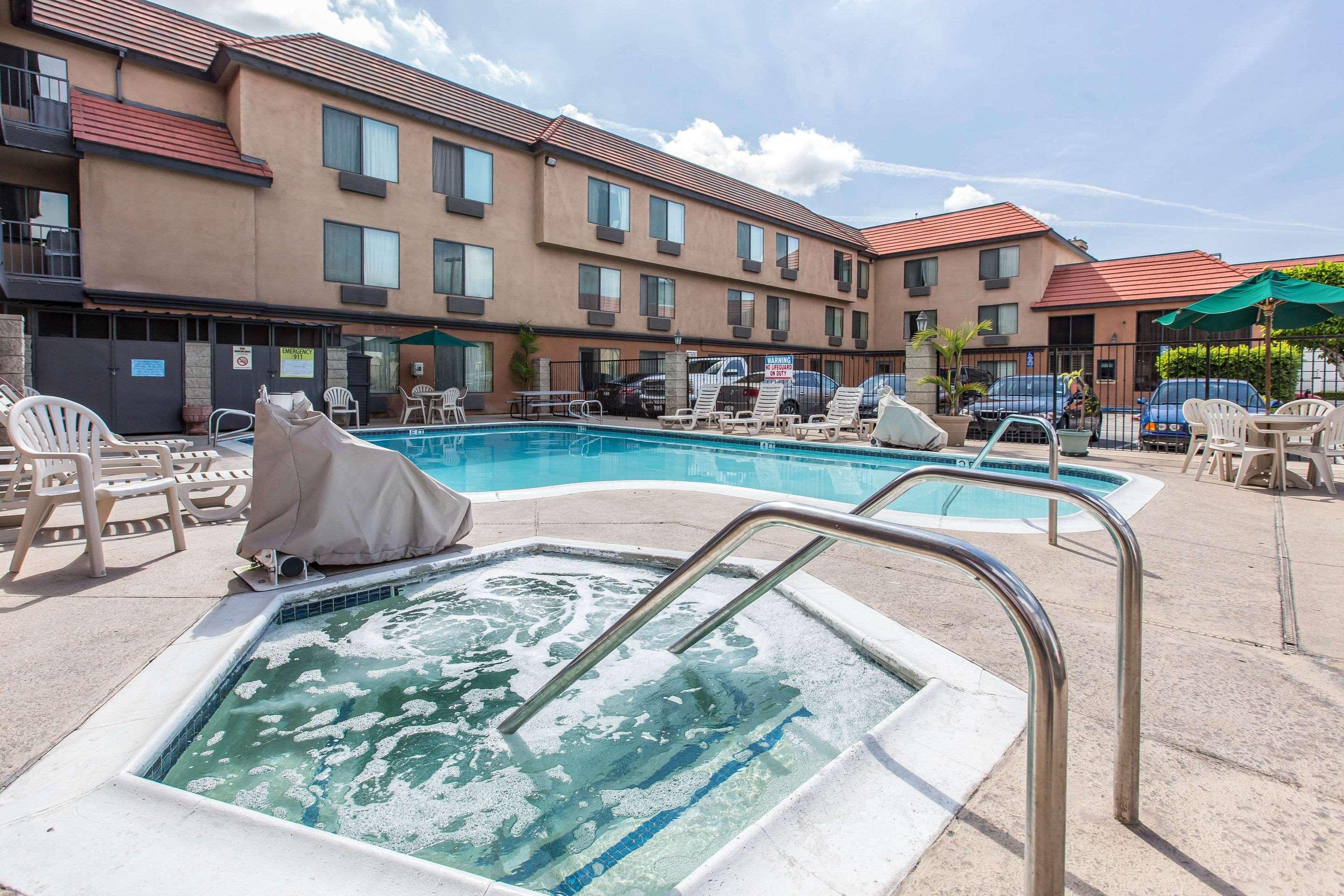 Quality Inn & Suites Bell Gardens — photo 5