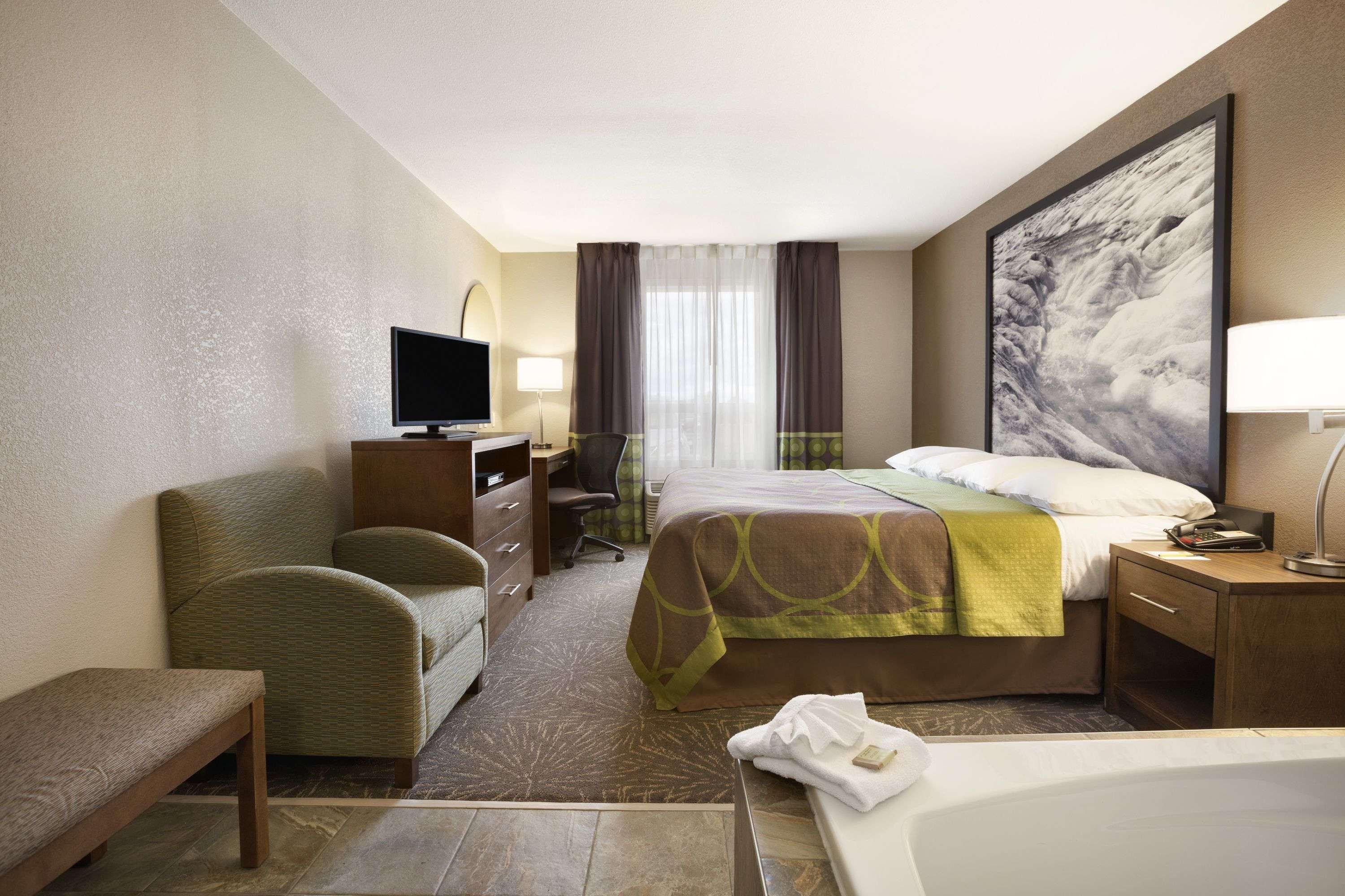 Super 8 by Wyndham Lloydminster — photo 5