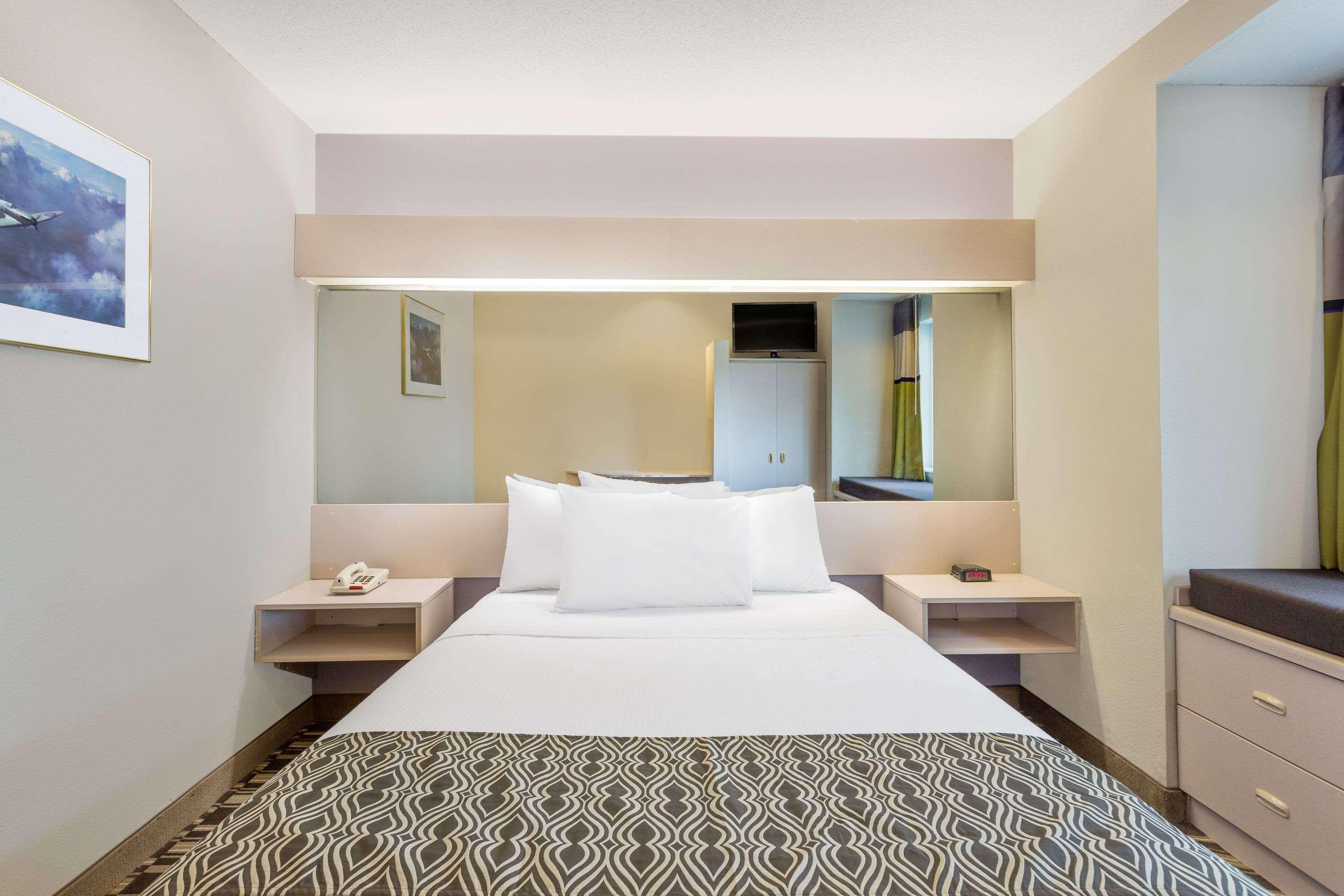 Microtel Inn & Suites by Wyndham Richmond Airport — photo 3