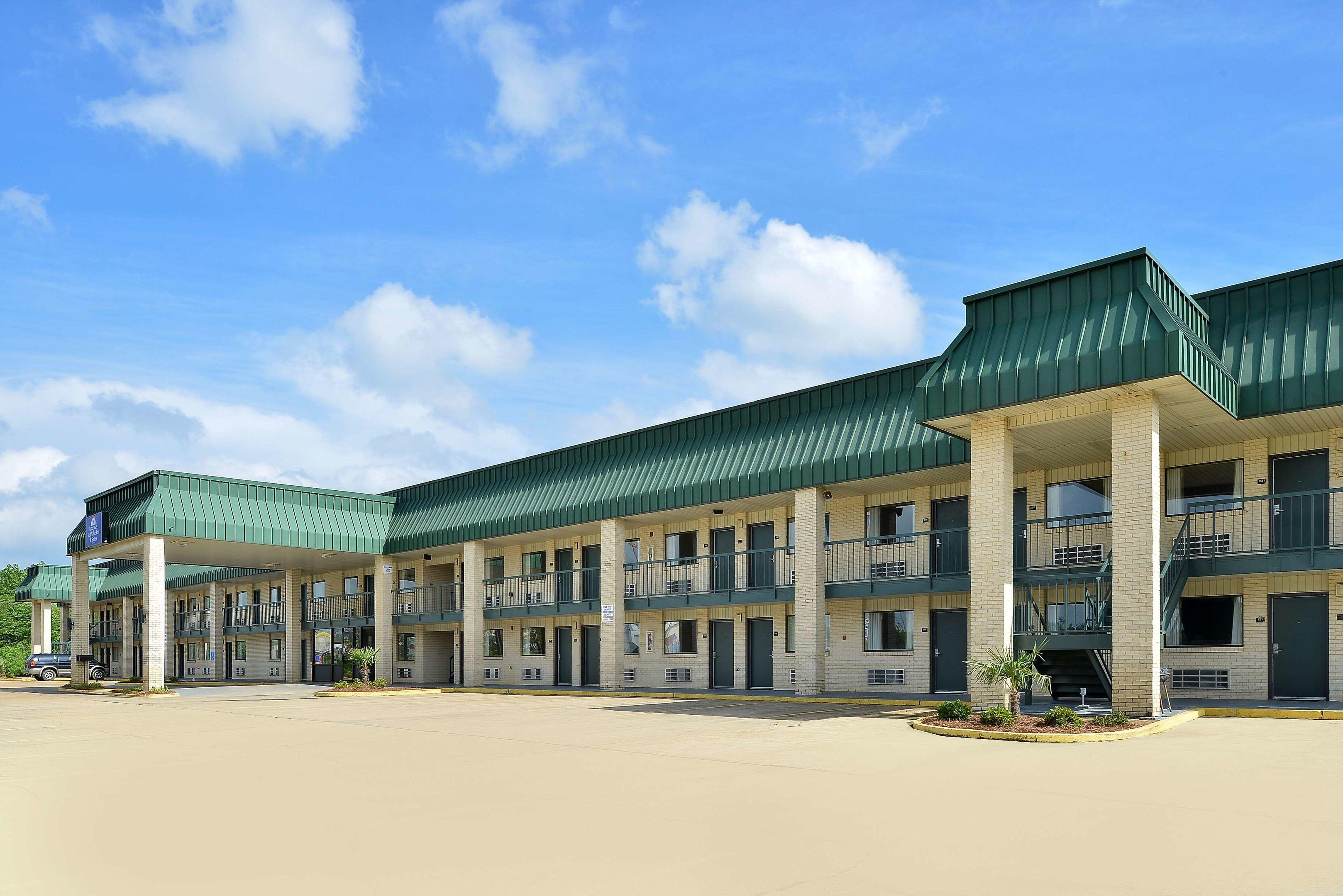 Americas Best Value Inn & Suites Winona — photo 4