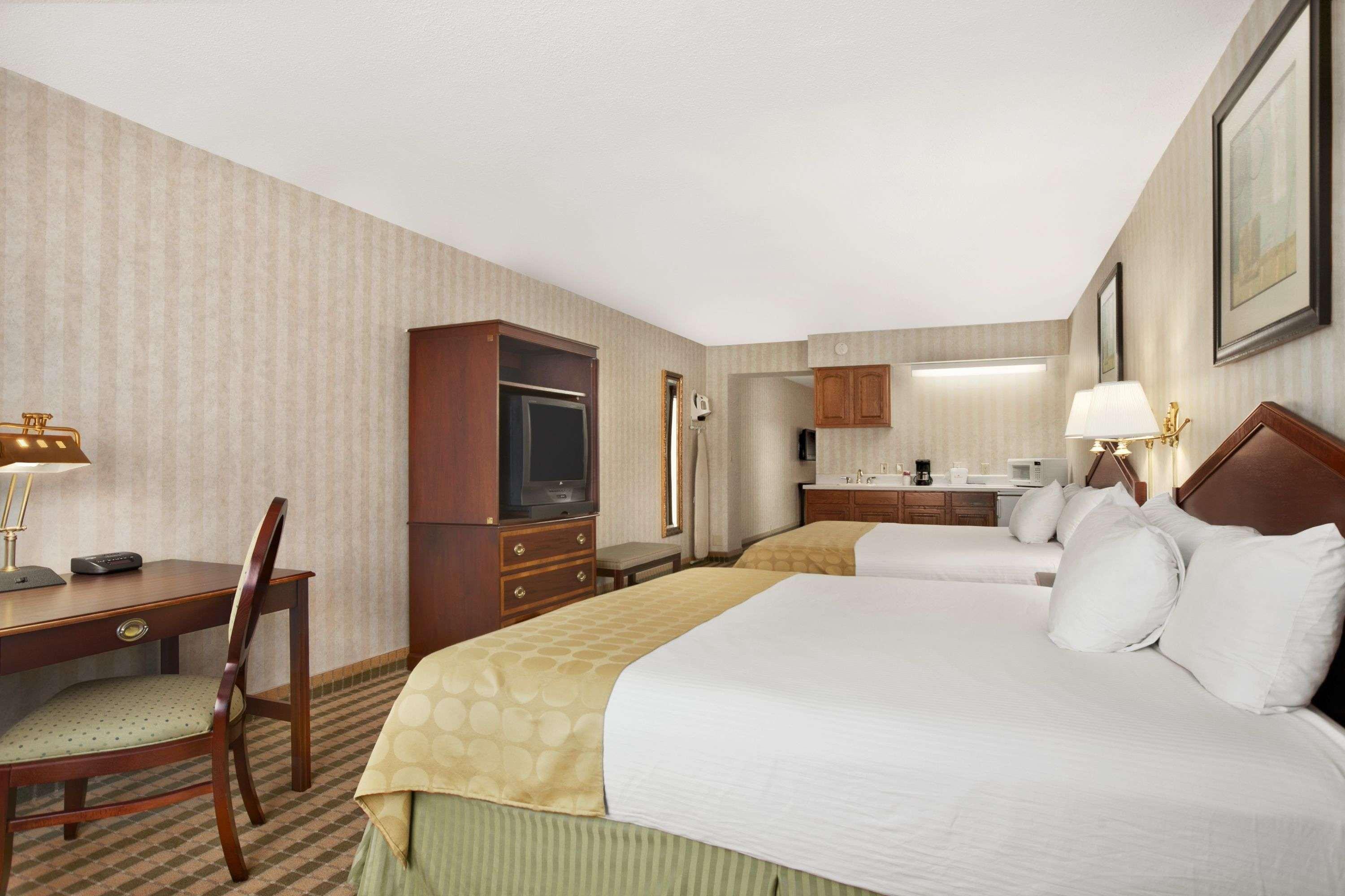 Ramada Saginaw Hotel & Suites — photo 5