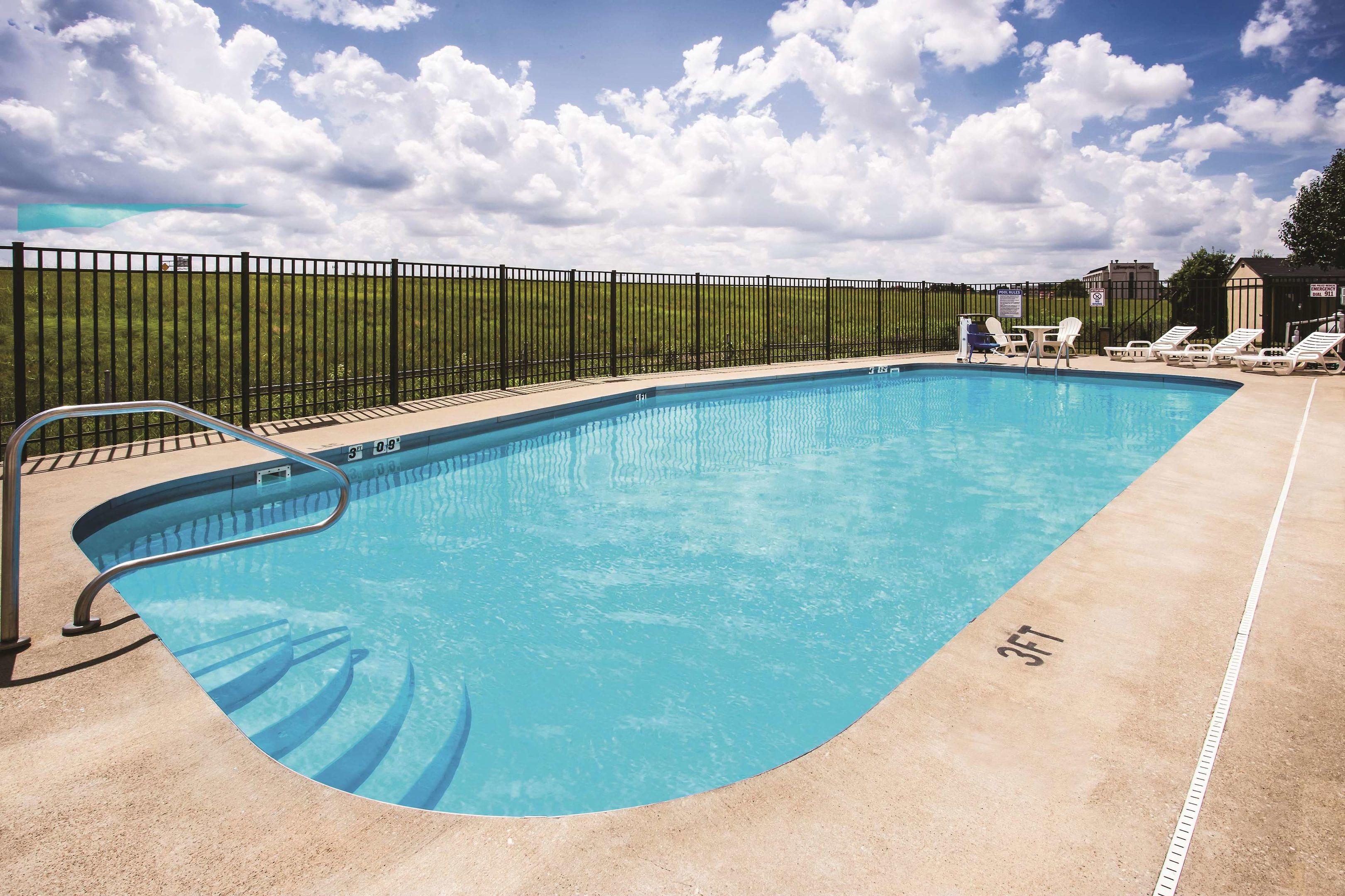 La Quinta Inn & Suites Evansville — photo 4