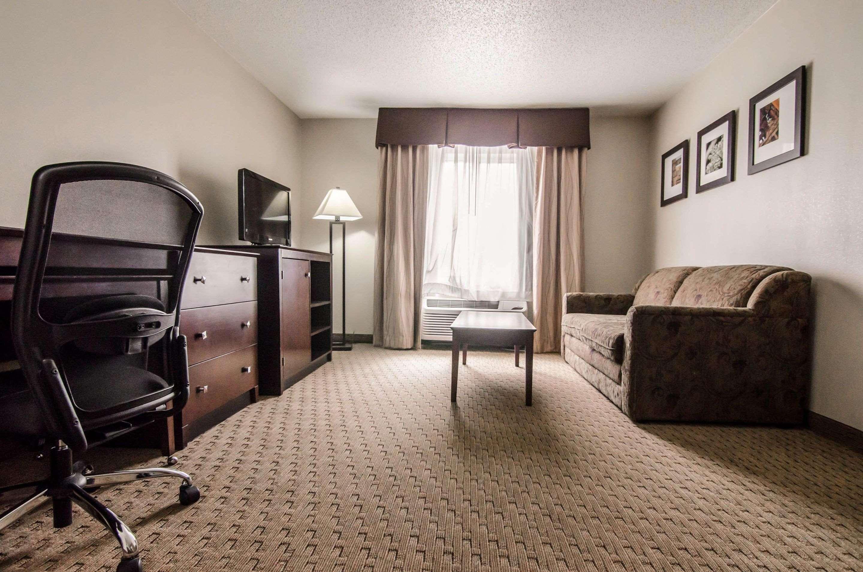 Quality Suites St. Joseph — photo 5