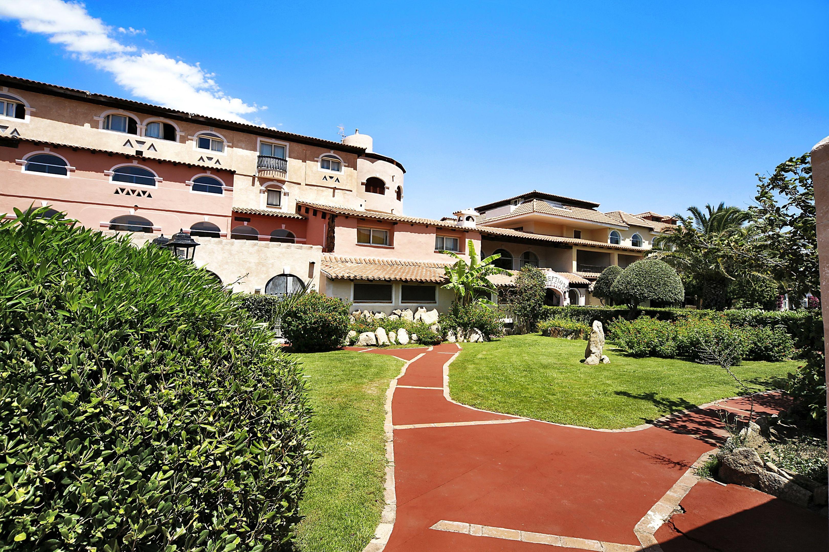 Colonna Beach Hotel & Residence