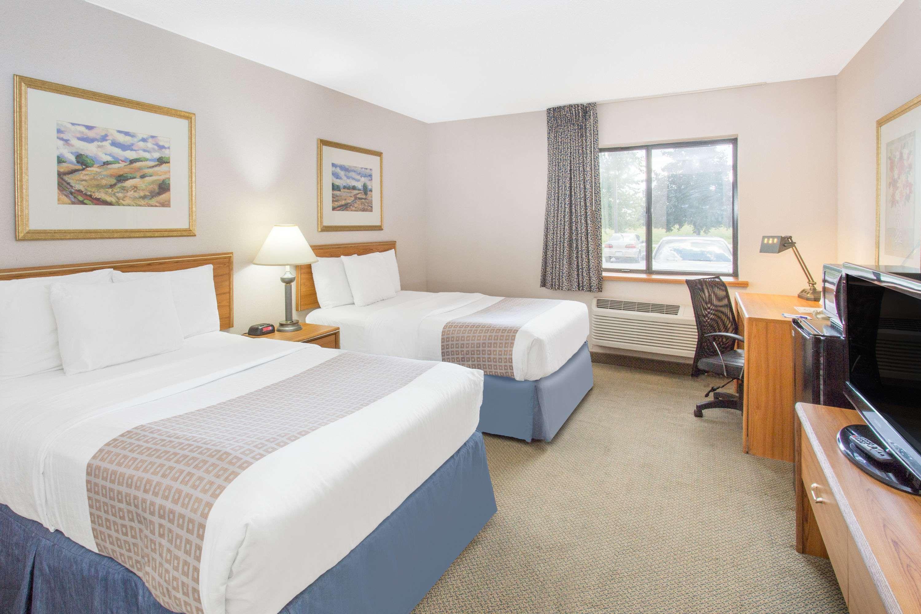 Baymont Inn & Suites Davenport — photo 5