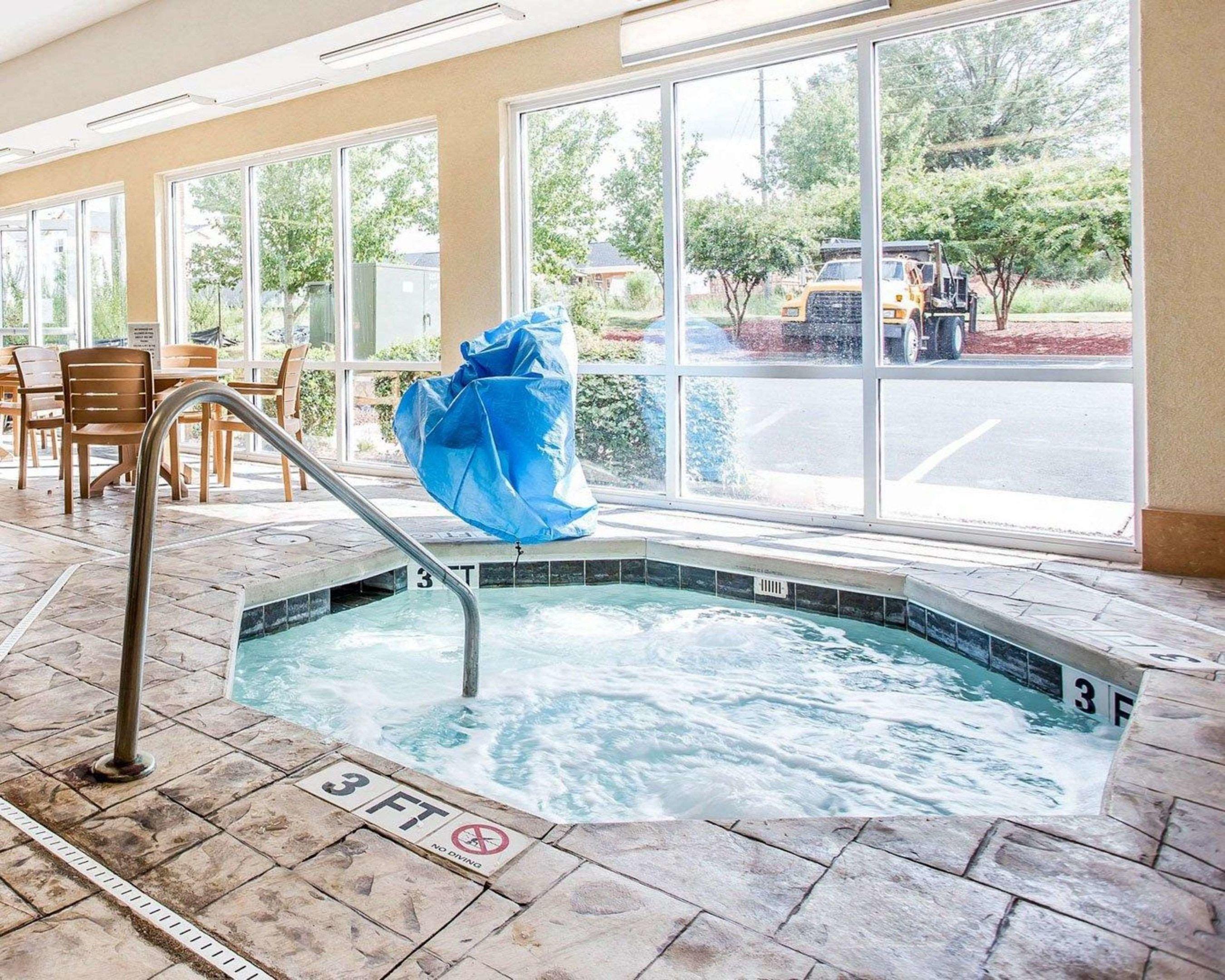 Comfort Suites — photo 4