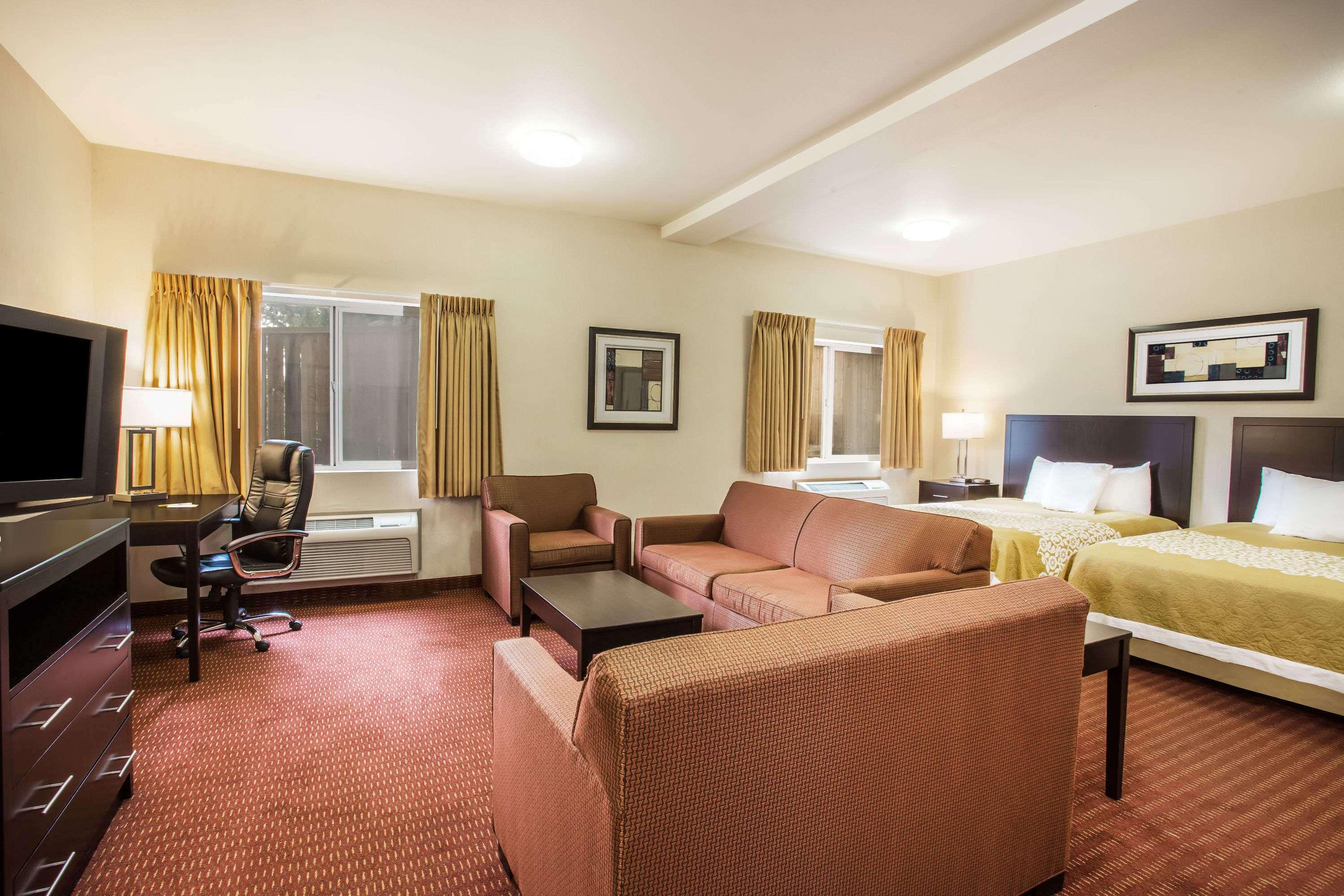 Days Inn by Wyndham Seattle Aurora — photo 5