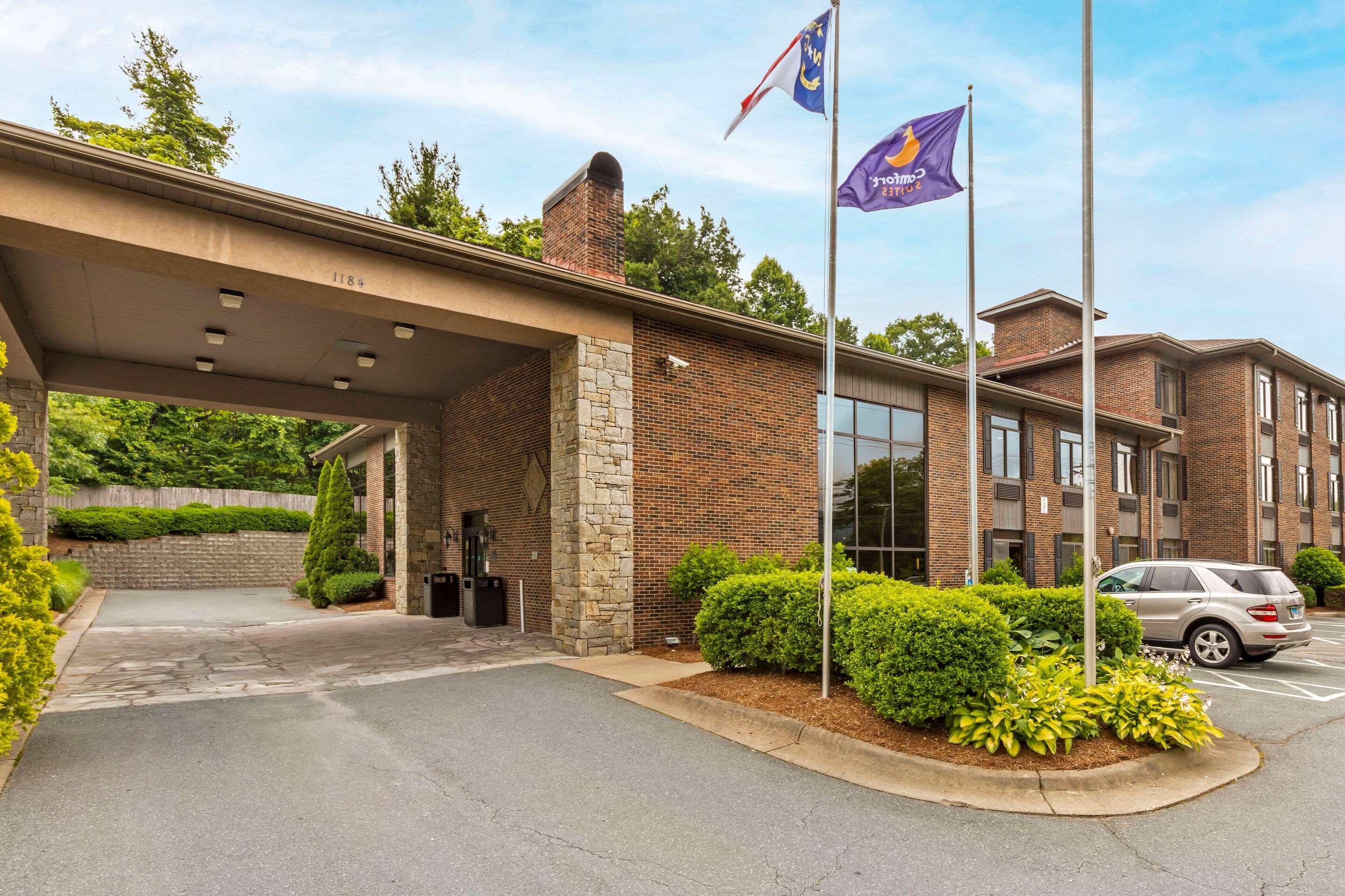 Comfort Suites — photo 3