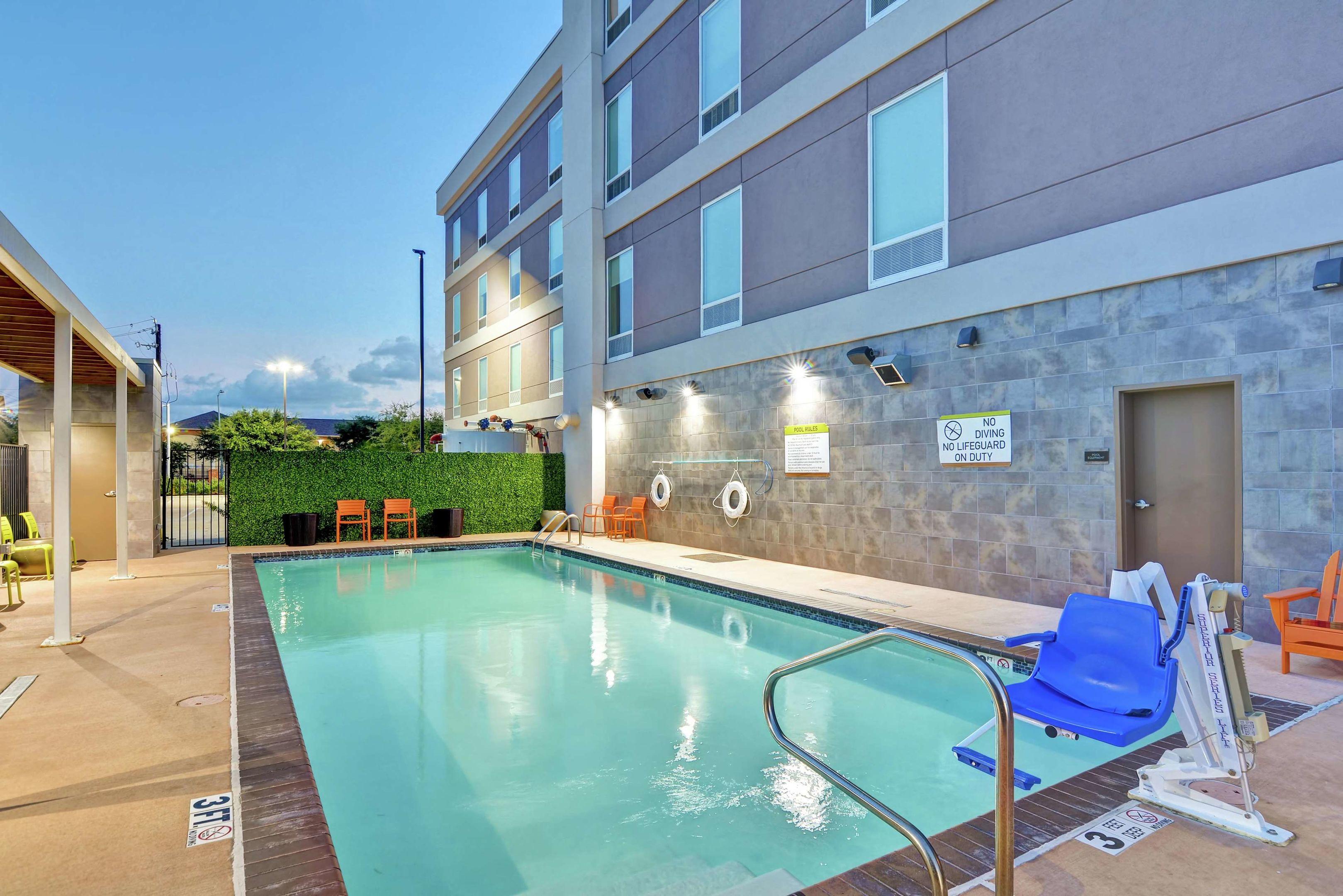 Home2 Suites by Hilton Baytown — photo 4